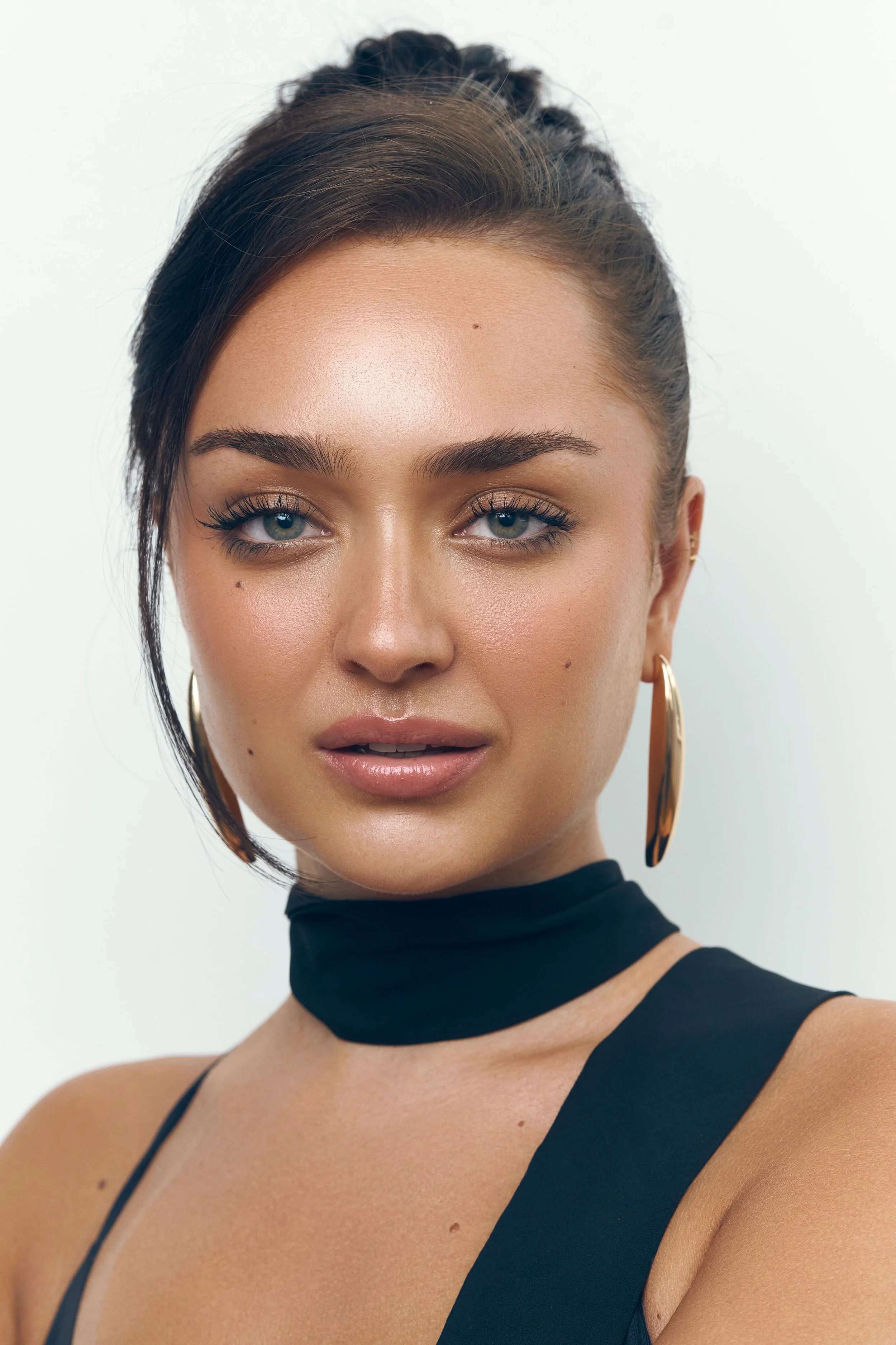 8-ella-n-main-book.jpg