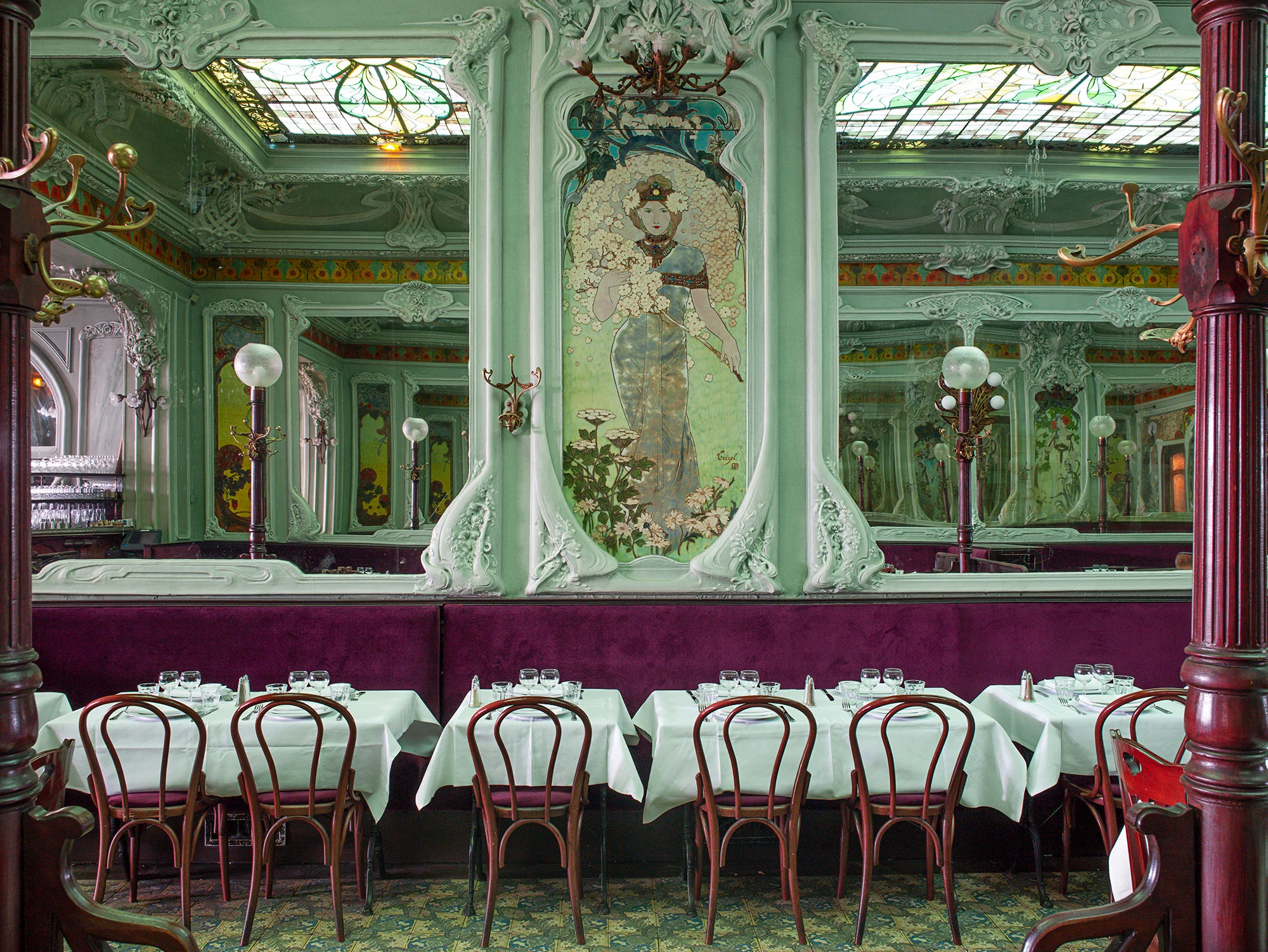 Depuis 1906 Le Bouillon Julien Est L Un Des Plus Beaux Restaurants Art Nouveau De Paris Bouillon Julien
