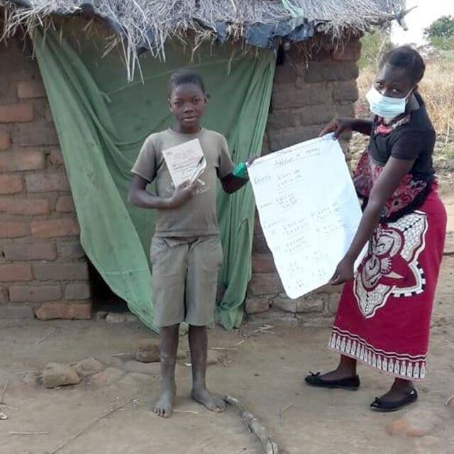 家庭訪問中のステラ先生と、マラウィのアシャンテママの生徒です。マラウィも未だコロナウイルス対策で休校中です。

#子供たち#アフリカ#モザンビーク#マラウィ#アシャンテママ#NPO#プラ子#栗山さやか