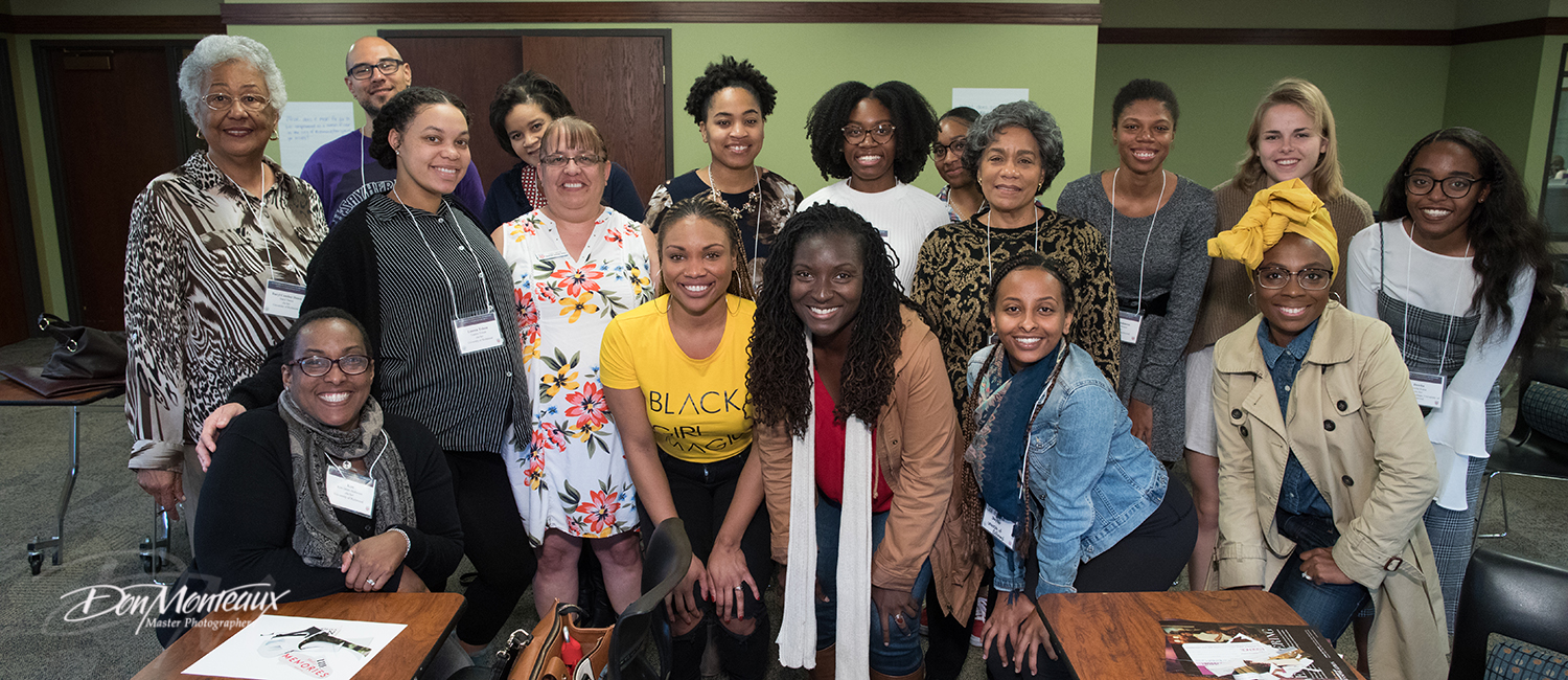 Image of Mariah Williams and participants in her workshop.