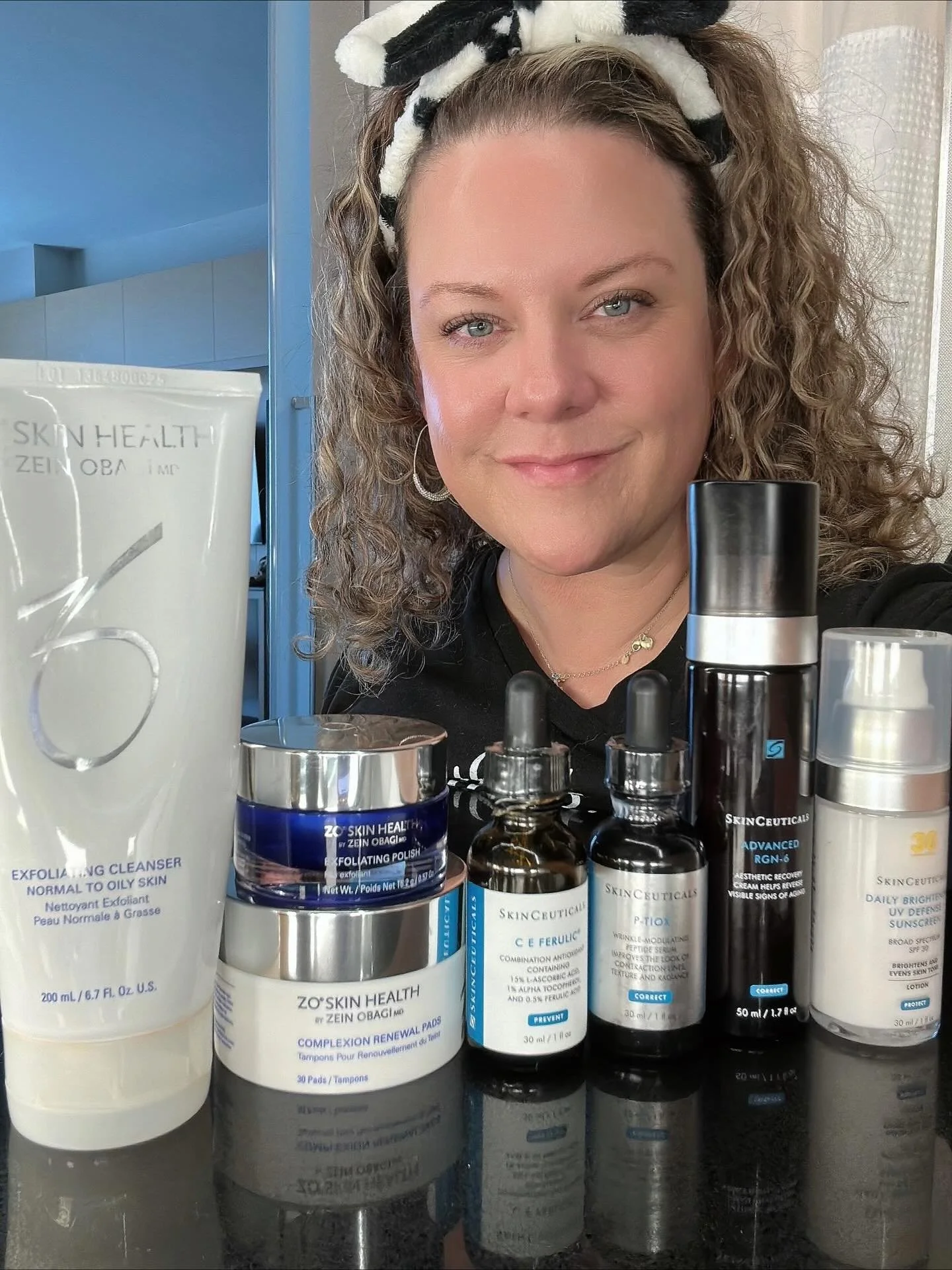Traveling &ne; skipping skincare ✈️✨
Here are Meredith&rsquo;s must-have travel essentials:

1️⃣ ZO Exfoliating Cleanser &ndash; To gently exfoliate and clear debris from the pores

2️⃣ ZO Exfoliating Polish &ndash; To smooth and slough off dead skin