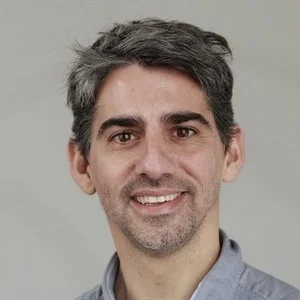 SEBASTIAN GARCIA. DIRECTOR.