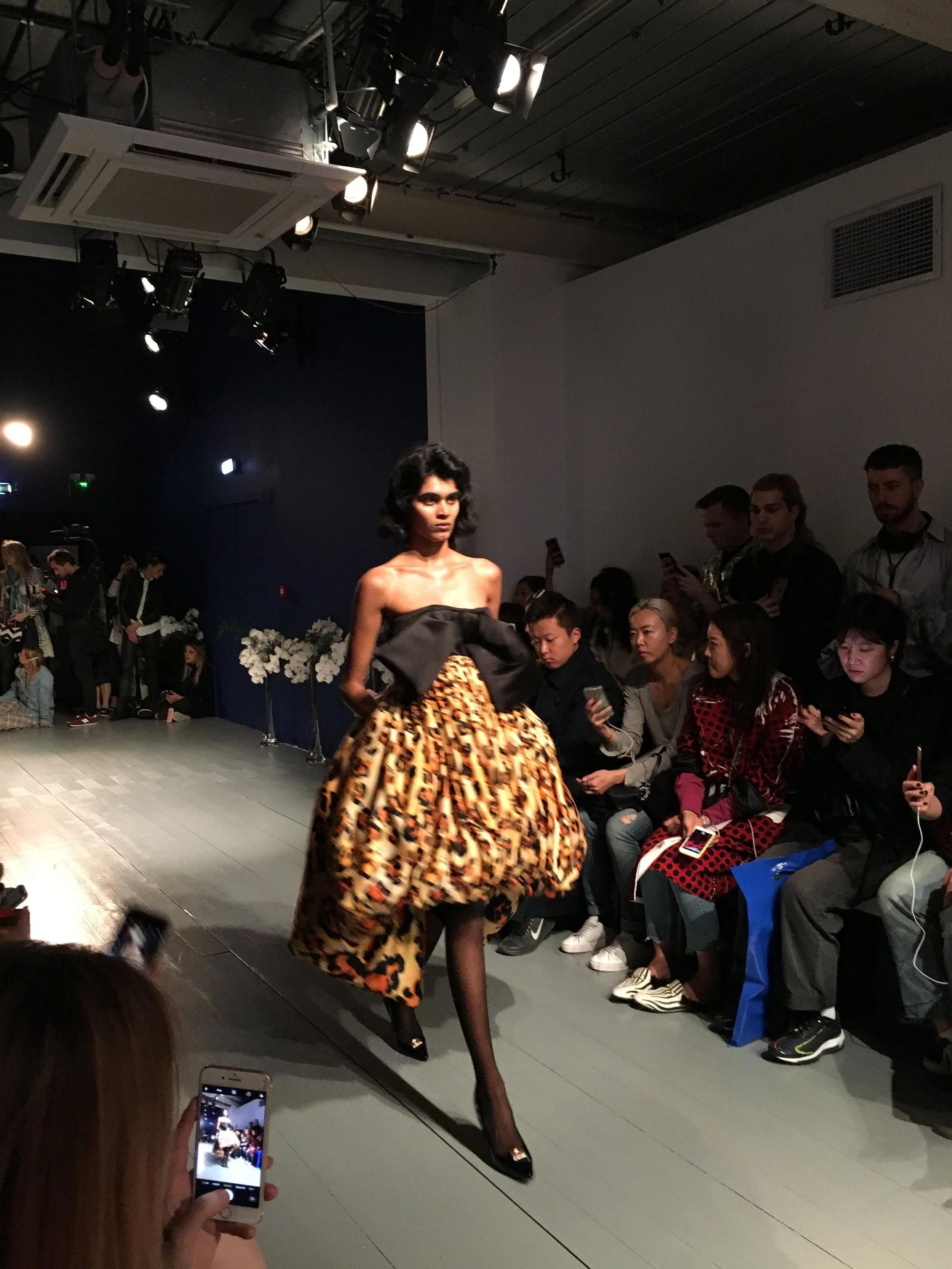 Laeticia Moreno (@laeticiamorenodesign) • Défilé Richard Quinn - LFW sept 2018