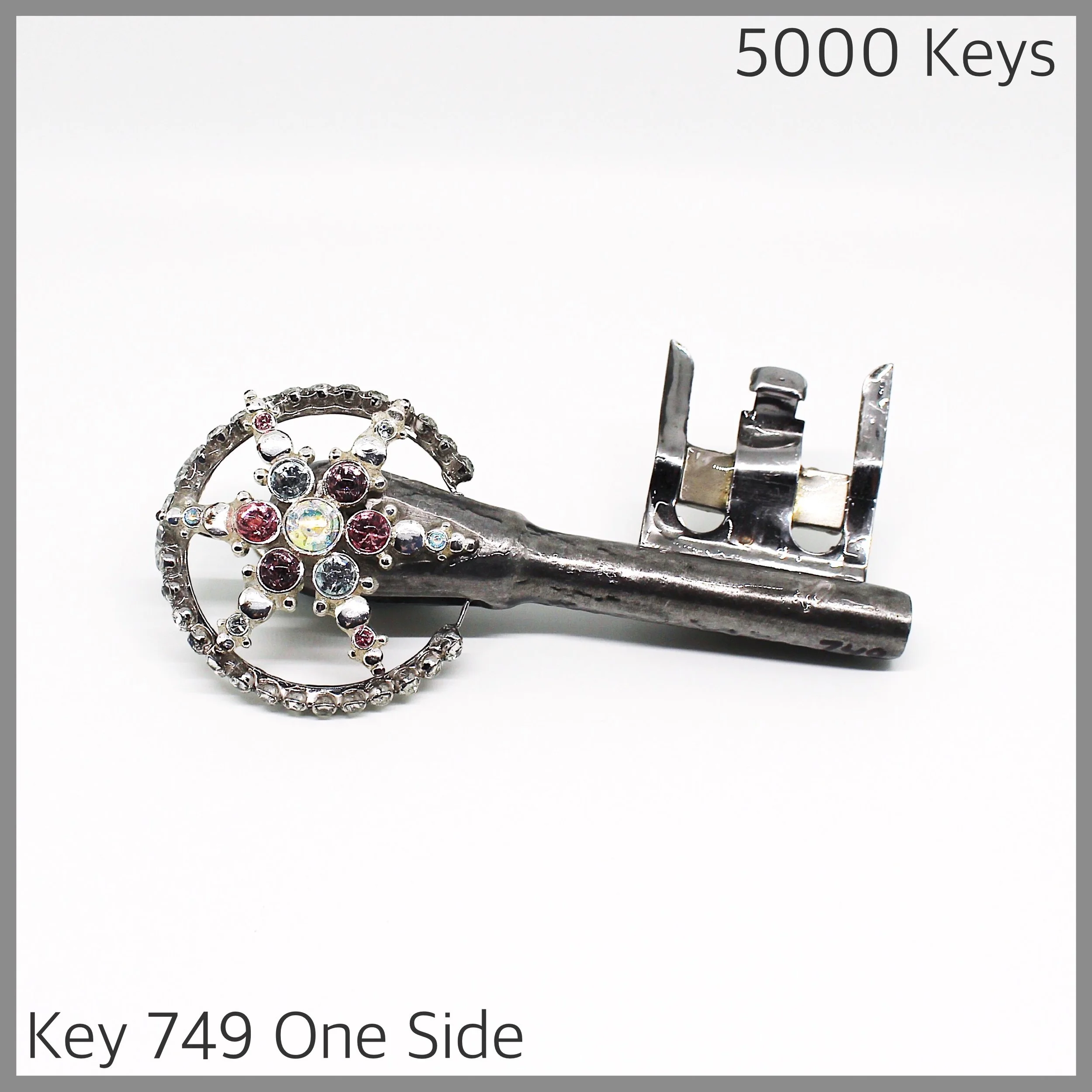 Key 749 one side - 1.JPG