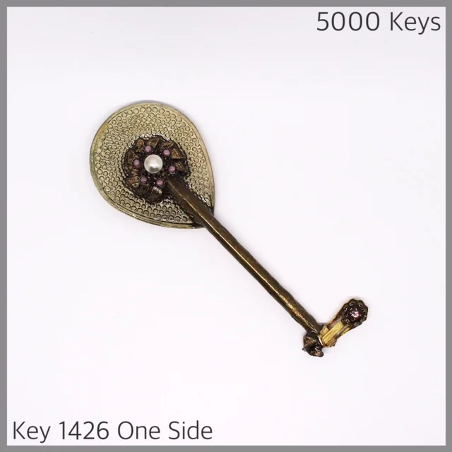 Key 1426 one side - 1.JPG