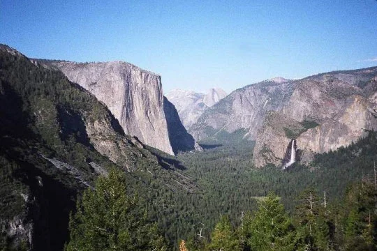 View from Inspiration Point, into Yosemite Valley