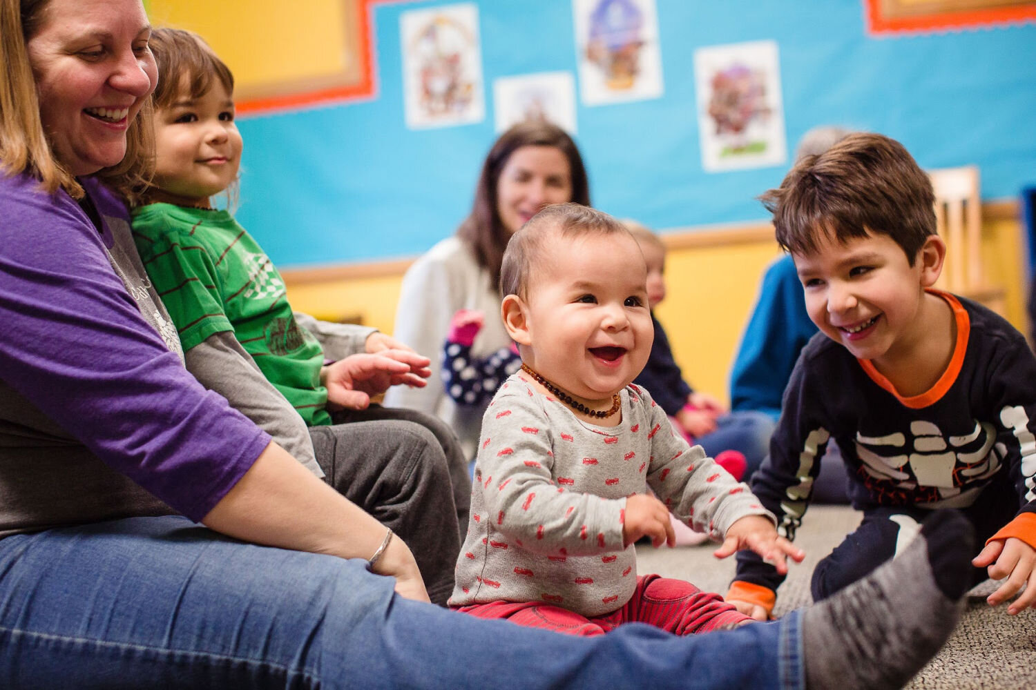   Enjoy giggles and laughter   Music classes for families with babies, toddlers and preschoolers  CALL  651-263-9475  TO SCHEDULE YOUR FIRST CLASS   REQUEST INFO  