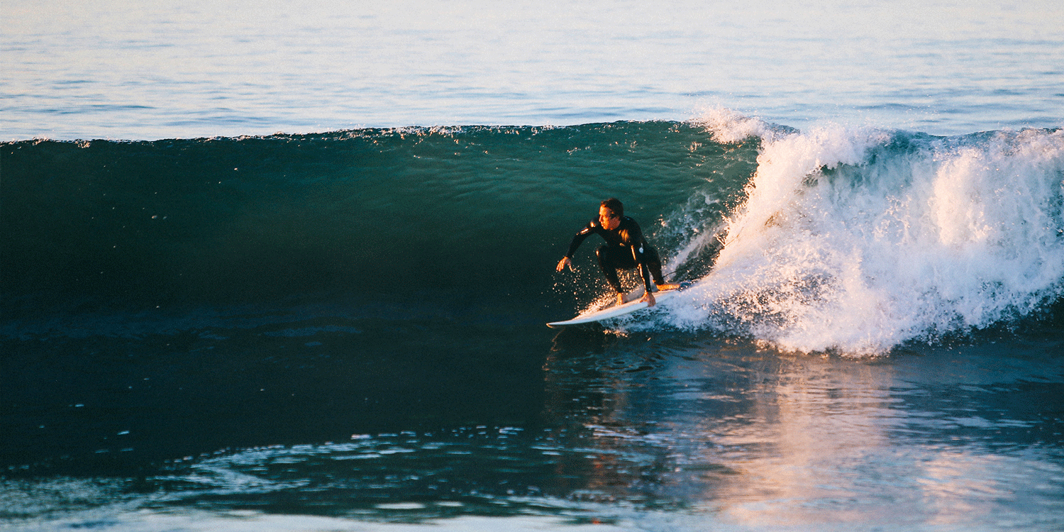Solo-Surfer-Dark-Sea-2000px.png