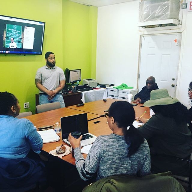 So great to have Jeremy at our entrepreneurship class this morning. ••• He shared his experience using social media and the tools that help him successful in his business and graphic design projects. He will join us again next week to help some of our students set up their business’ social media accounts! ••• Make sure to give him a follow!!
