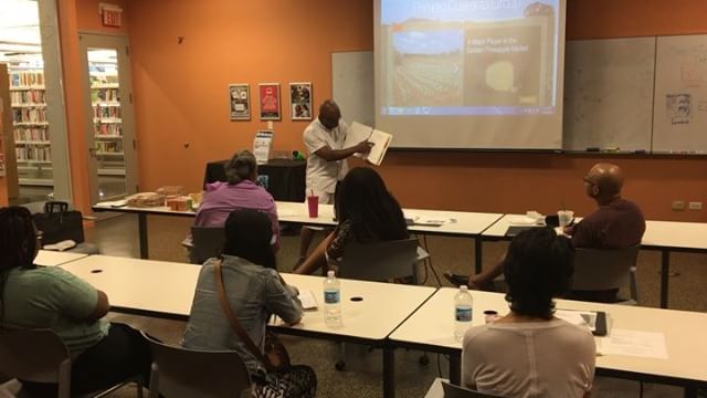 Guest Entrepreneur, Mr. Gary Chatmon - CEO of PCG (Primero Cuarenta Group) giving the class some 💎 on the 🍍industry and his business strategies!
Thank you Gary!!!
•••
#entrepreneur #primerocuarentagroup #🍍🍍#business #hectares #panama #oakpark #strategy #goldenmarket #chicago