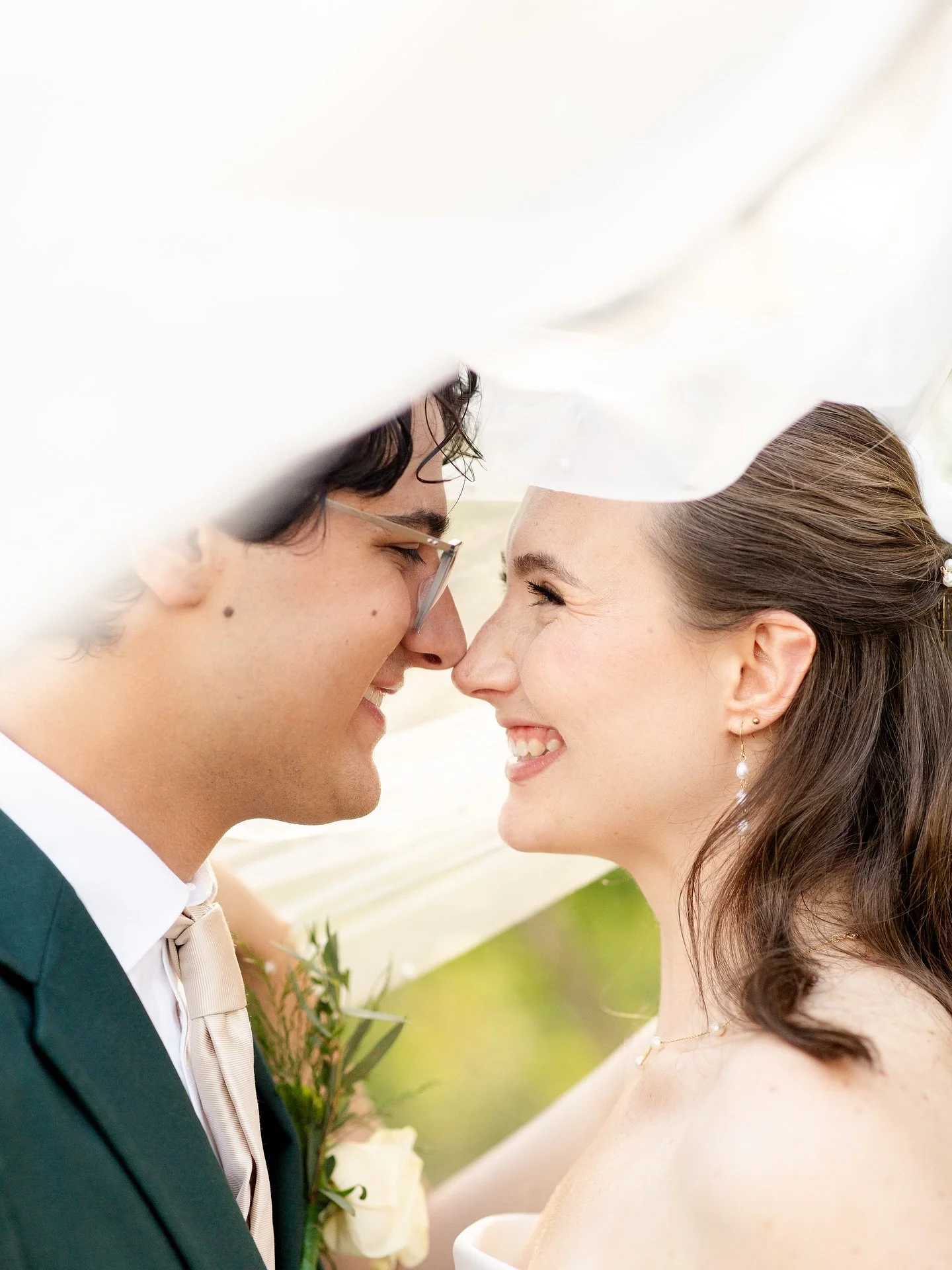 Alyssa + Devin
06&bull;28&bull;26
Such a beautiful day for Alyssa and Devin&rsquo;s wedding at the estate! Congratulations to the newlyweds!🤍🩷
&bull;
&bull;
Photographer: @bricibene 
Caterer: @center.stage.event.tures 
Planner: @gardenroseeventsnde