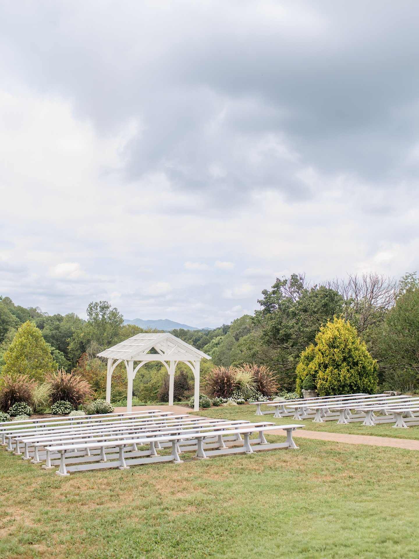 Shots around the venue by @annafilly 🤩 #vaweddingvenue #venue #weddingvenue #wedding #estate #estatewedding #wirtzva #roanokeva #smithmountianlakeva