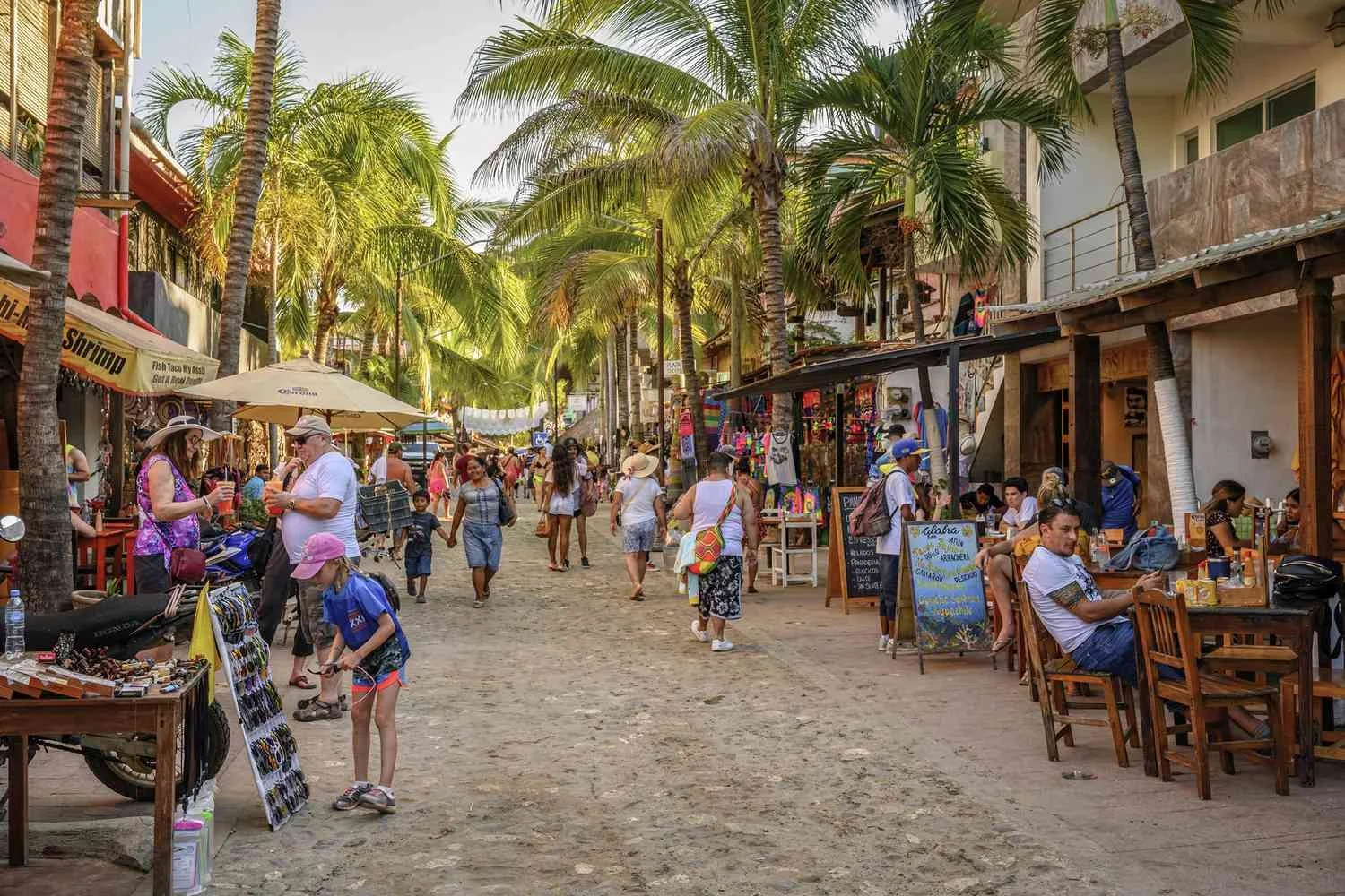 TAL-busy-street-in-sayulita-SAYULITAMX0124-7a71ec493f4645fe8cb3b0e7638605c6.jpg