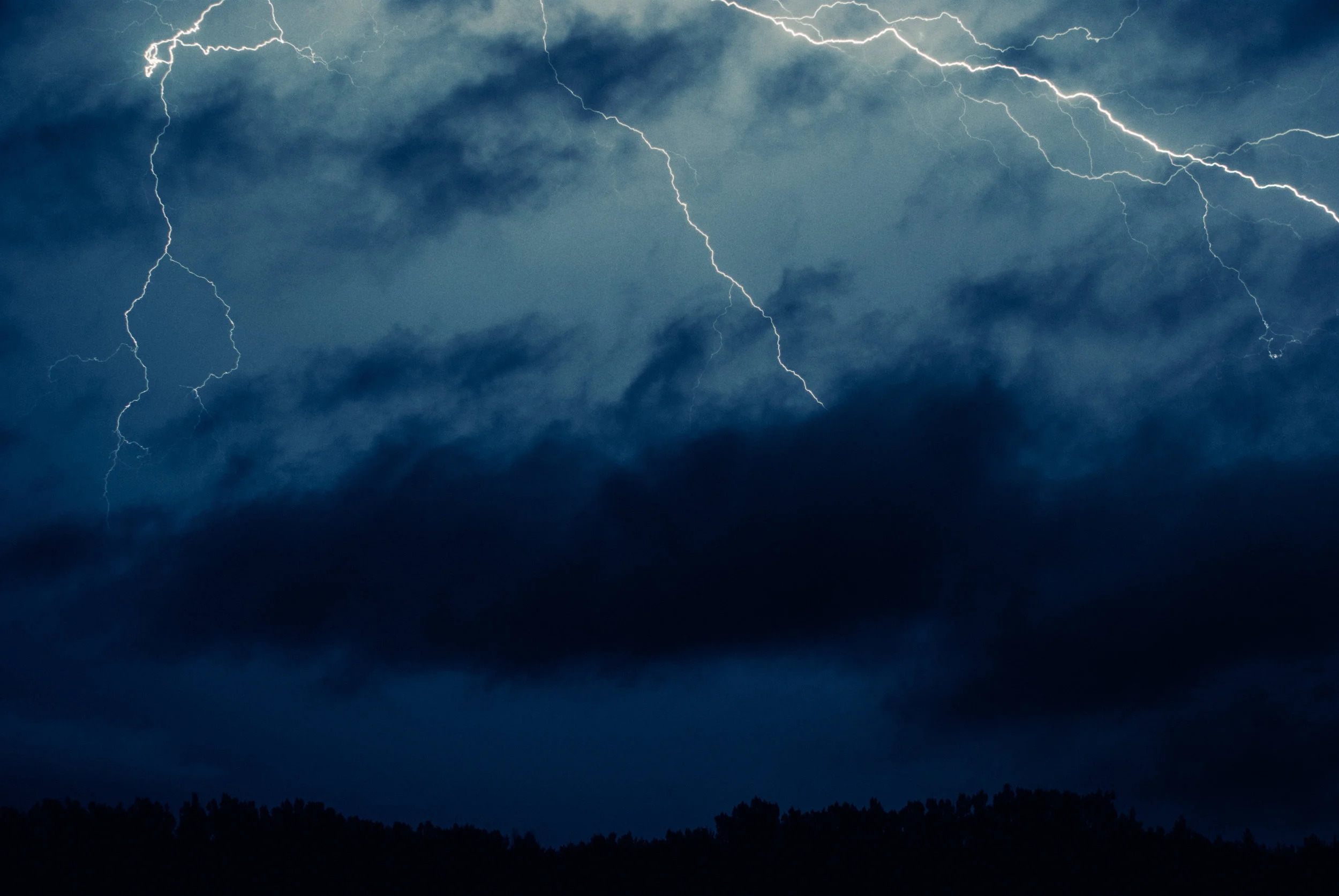 lightning-storm-clouds-night-80767.jpeg