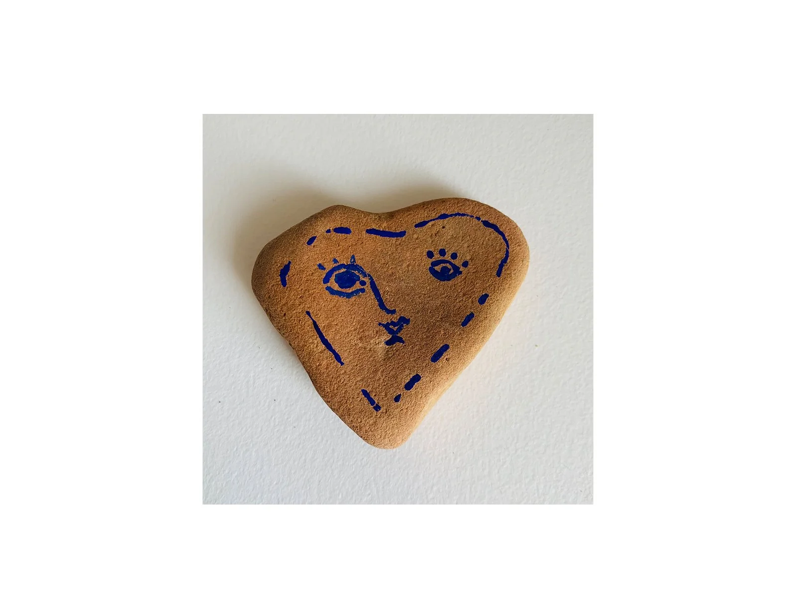  Kavanayén. Amor es. 2025  Local rock and gouache 3 × 3 in 7.6 × 7.6 cm 