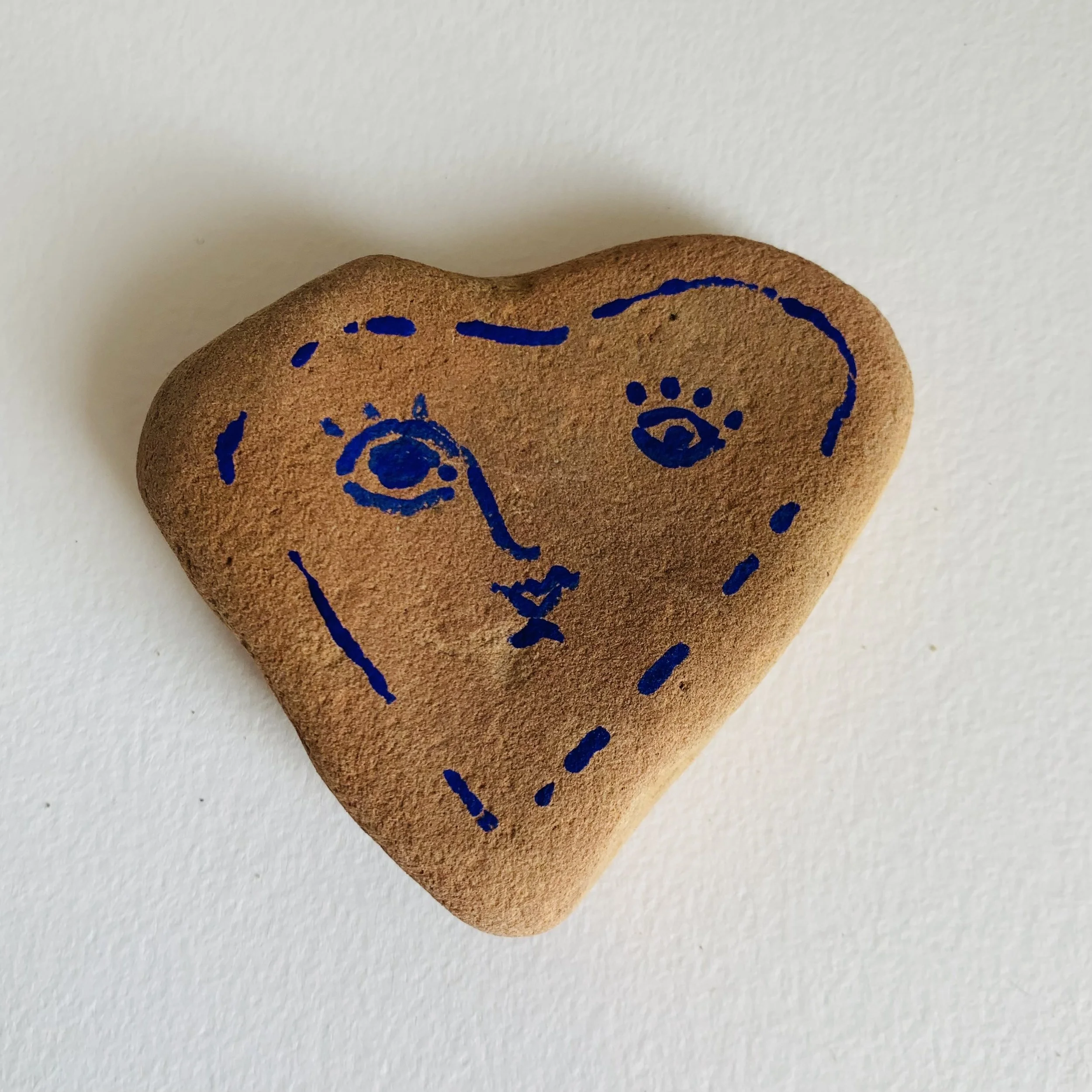  Kavanayén. Amor es. 2025  Local rock and gouache 3 × 3 in 7.6 × 7.6 cm 