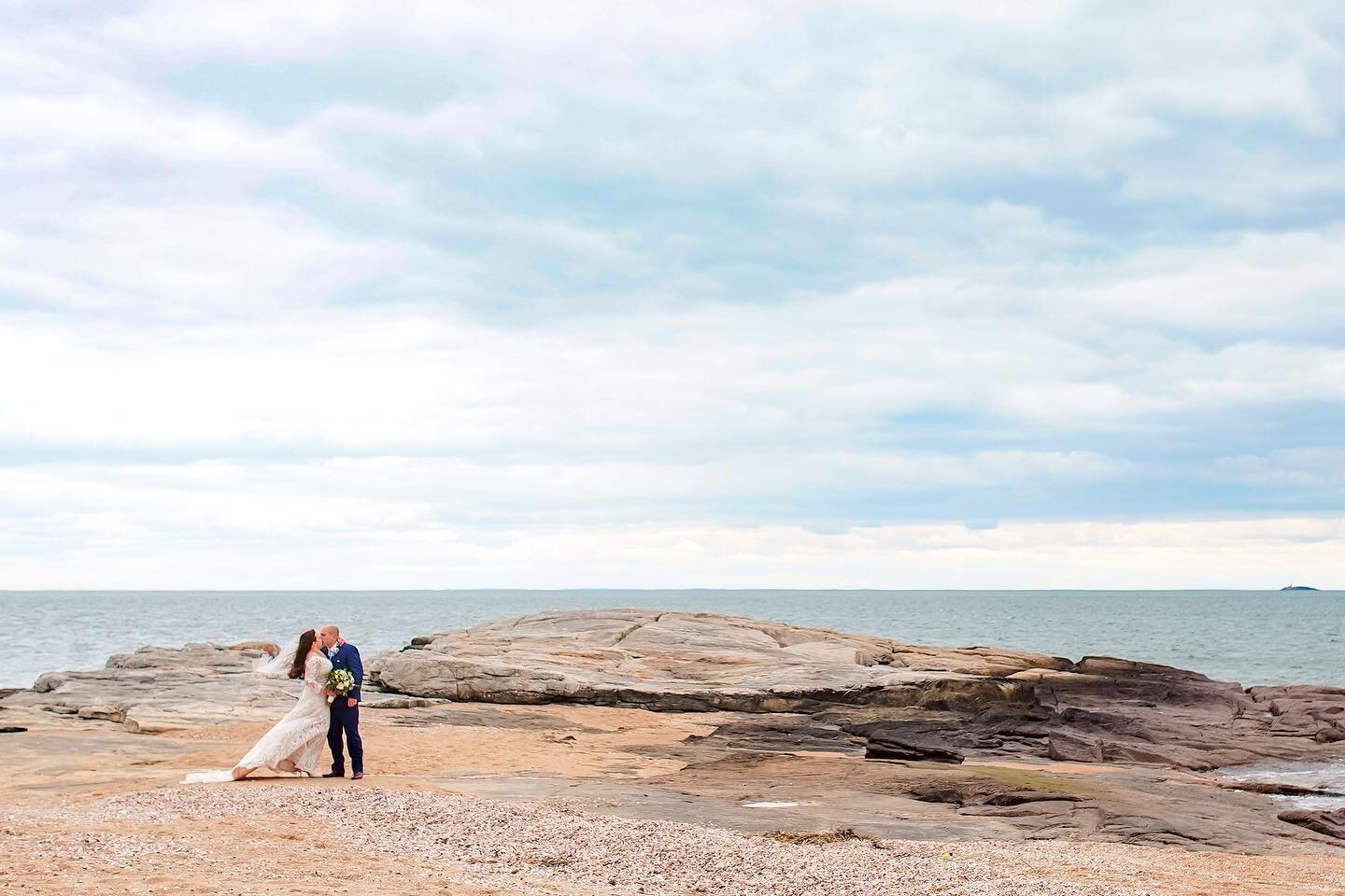 One of my favorites from a past wedding I second shot for @erikmaddenphotography. Each wedding has been different in their own special way and I&rsquo;m just grateful to capture every second of them! 🙏🏽

#weddingphotography #wedding #weddinginspira