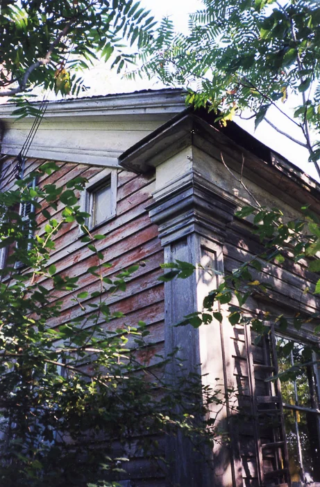 Detail of the corner of the Austin home in 2002