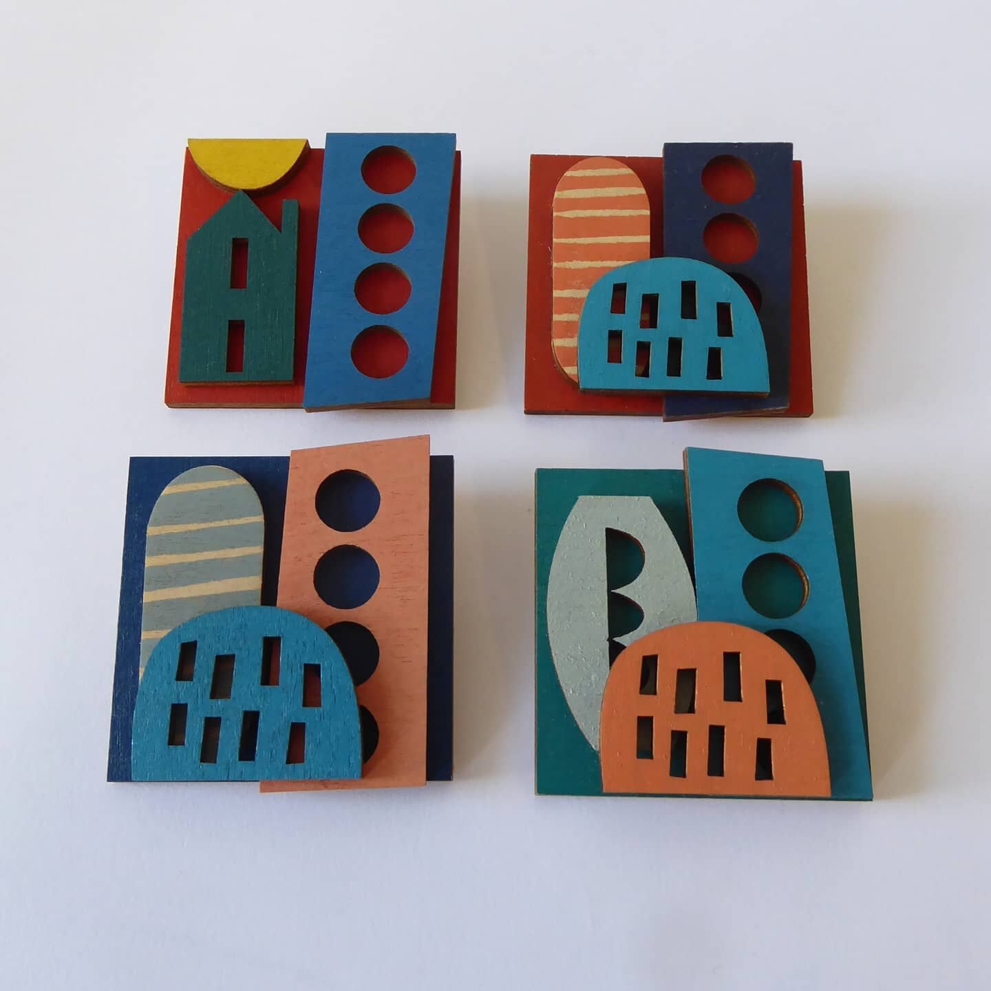 Little studio sample sale
Please see this post and the previous one for items. Some are very slight seconds but that's taken into account in the price.
Brooches (image 1 + 2) &pound;16 each 
Crocodiles (images 3 + 4) &pound;15 each 
Sculpture Gardens