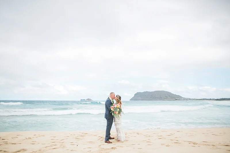 HAWAII WEDDING PHOTOGRAPHER | GABRIELLA + CHRIS