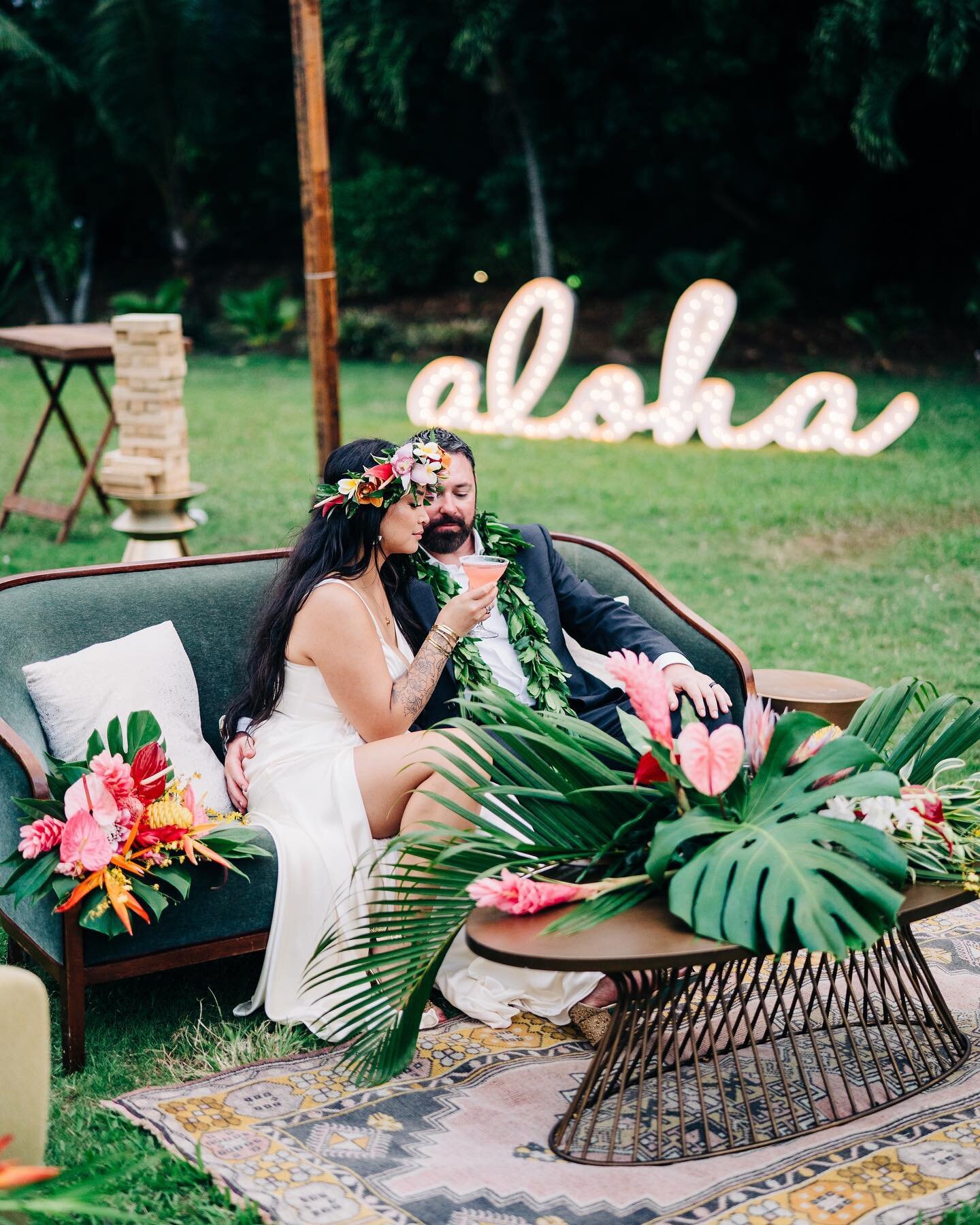 As much as I love taking photos of the bride and groom after the ceremony, be sure to wrap up a bit earlier so they&rsquo;re able to enjoy cocktail hour. 👍🏼

#hawaiiweddingphotographer #luckywelivehi #lemonadeandlenses #hilife #beyondthewanderlust 