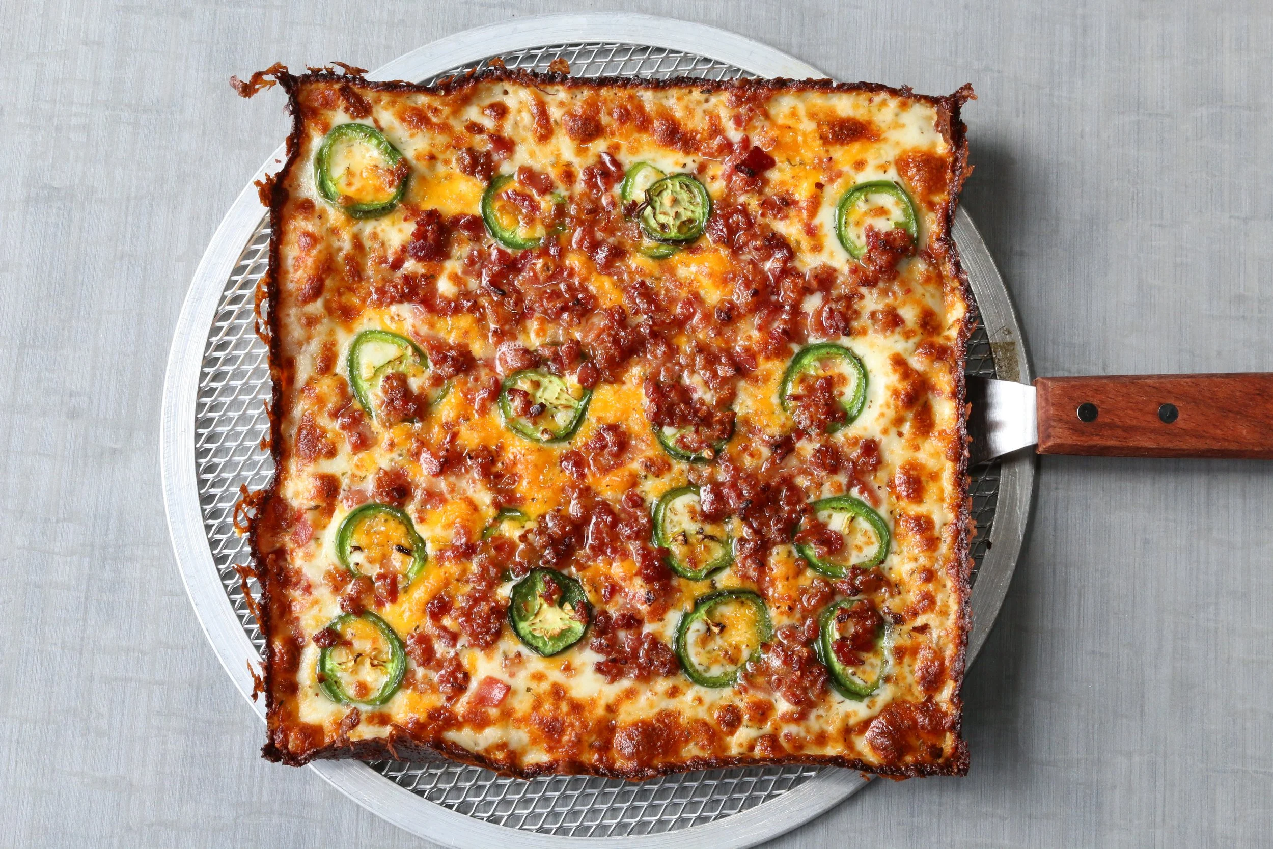 Station34PizzaPub_JalapenoAndBaconDetroitStyle.JPG
