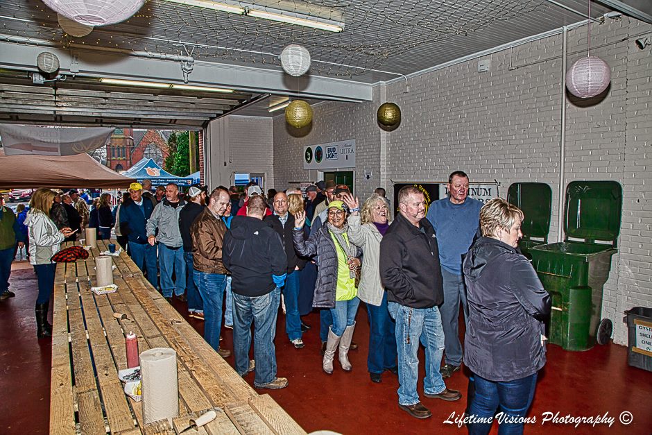 crowd2.jpg