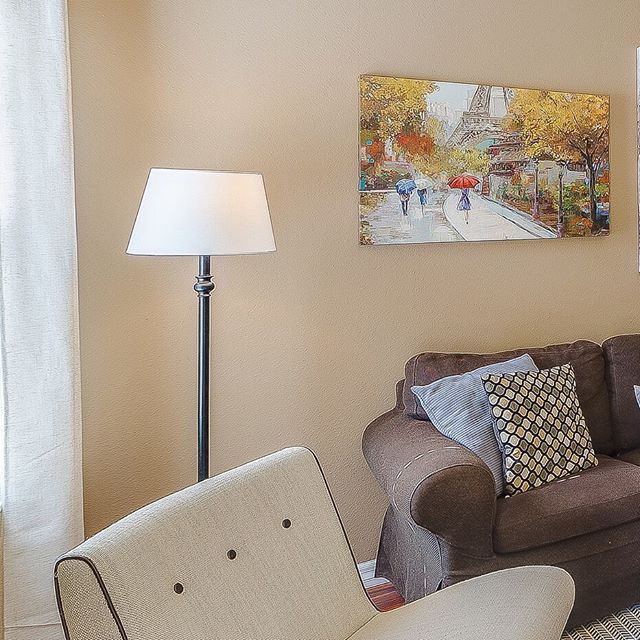 Lounge at Sun Key Getaway 🛋🌞🔑
&bull;
&bull;
#airbnbdisney #airbnbguest #airbnbsuperhost
#airbnbtravel #hostagram #airbnbhost #vacaymode #vacationhome #roamlocal #orlandovacation #turista #disneyvacation #homeawayfromhome #stayhere #stayhereorlando