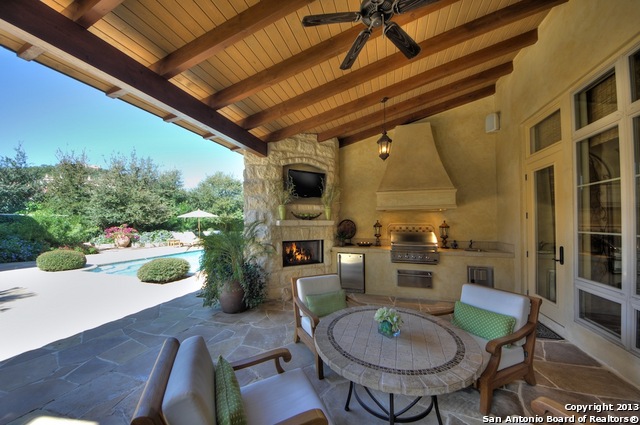 7._Covered_Patio.JPG
