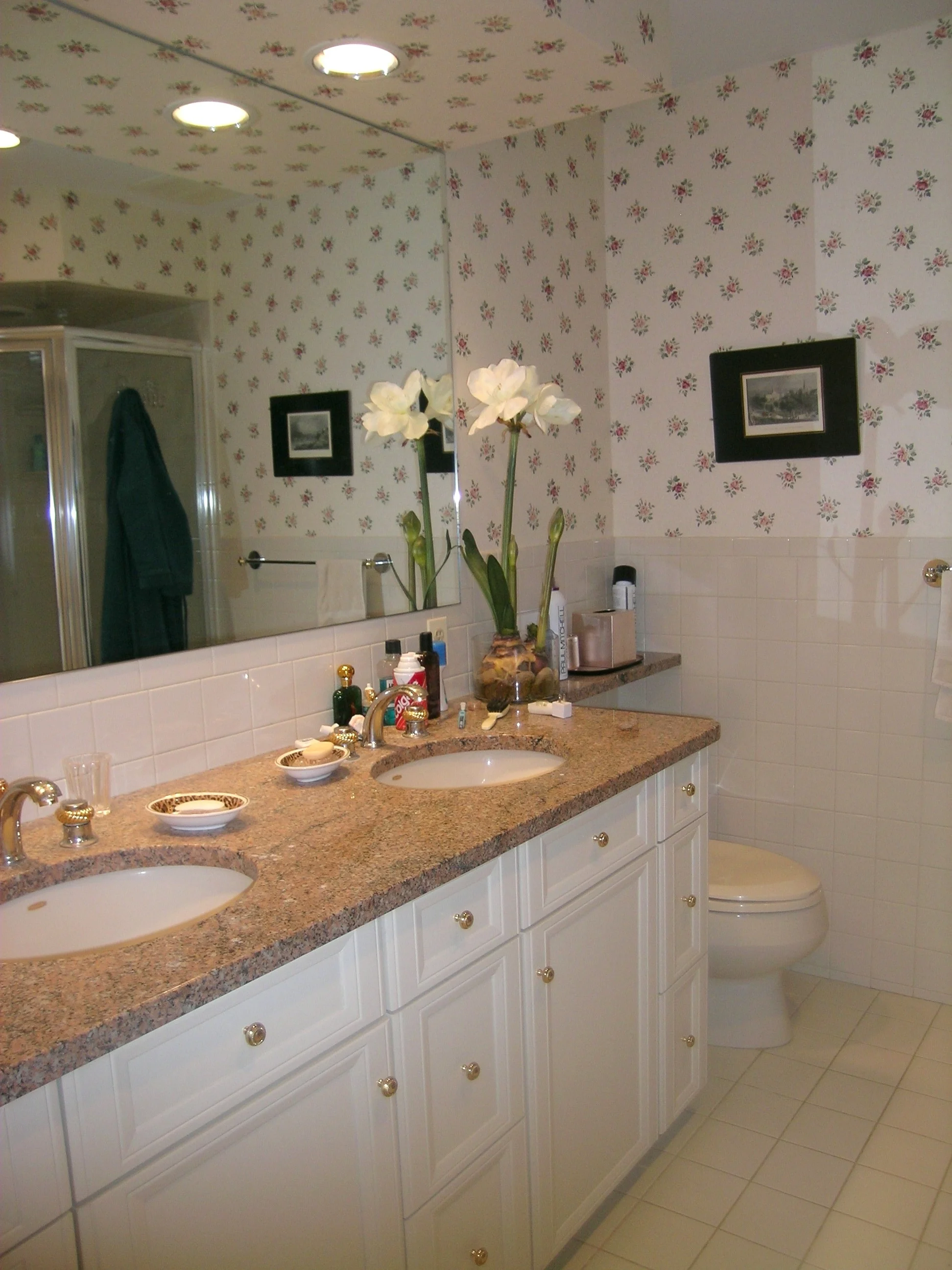 23. MBath BEFORE view vanity area.JPG