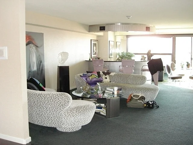 1a.  LR long wall before renovation.JPG