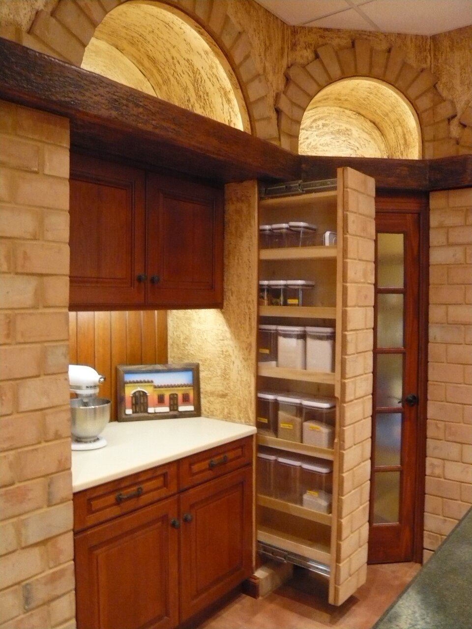 Interior_Decisions_-_Goya'a_Kitchen_1_(37) pull out.JPG