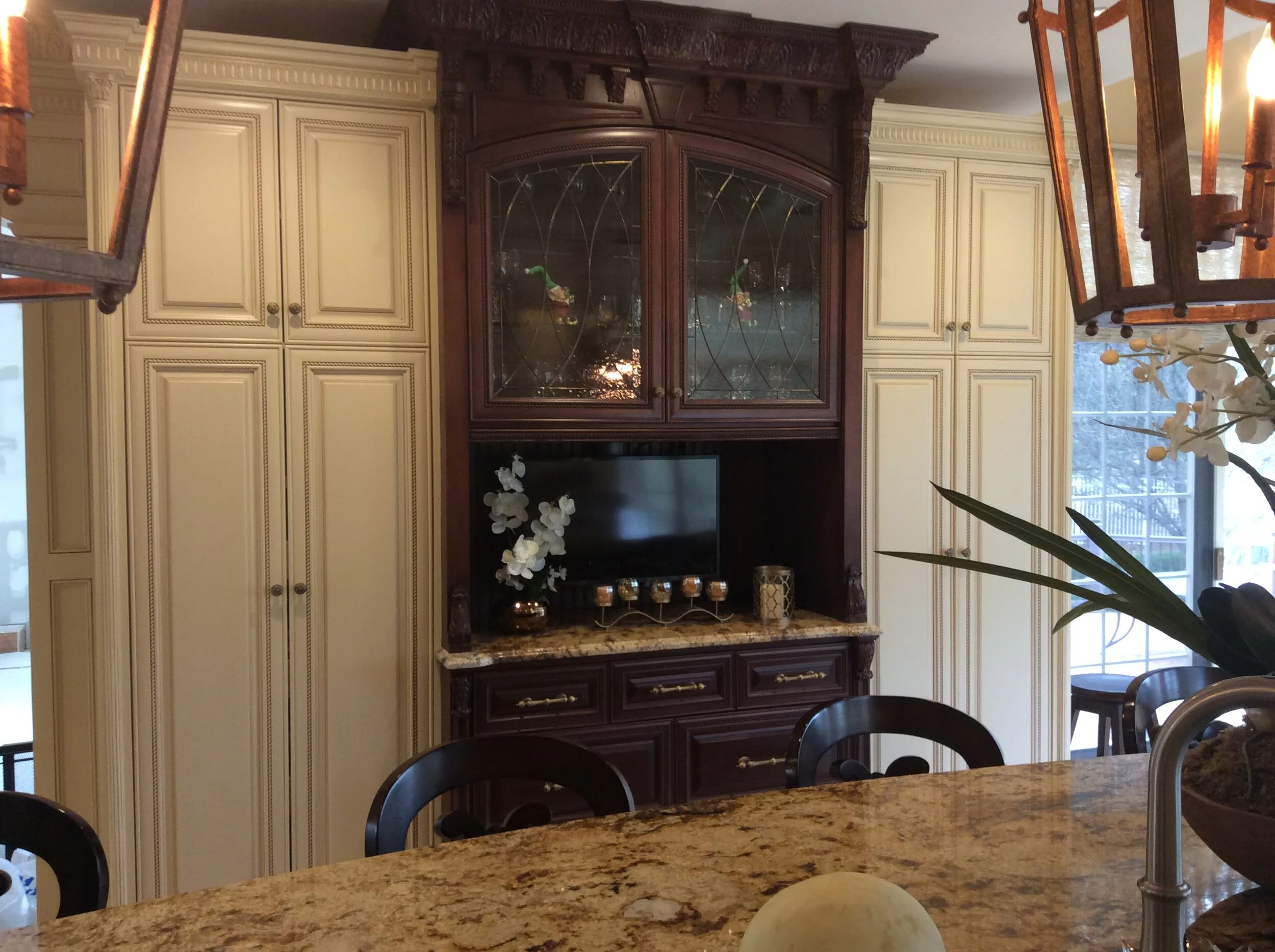 Tall dark between tall cabs.JPG