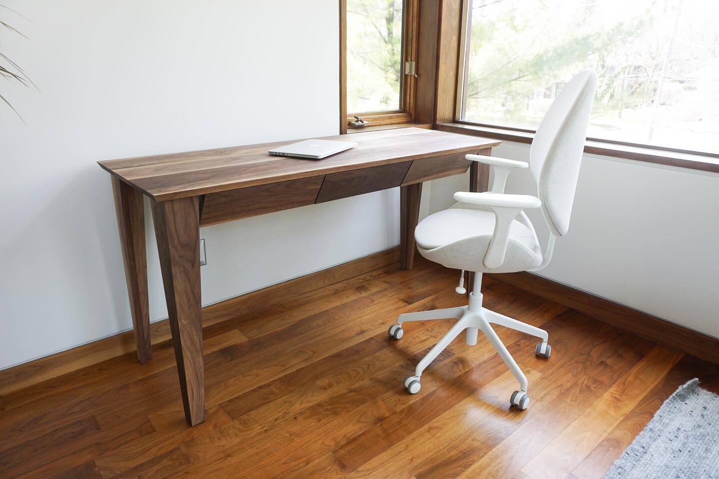 This custom solid Walnut desk is an iteration of WAXWING, tailor-built to the client&rsquo;s needs. Three soft-close drawers offer more storage without losing comfort or space. 

#WoodchipWerks #madebyhand #madeintoronto #customfurniture #customfurni