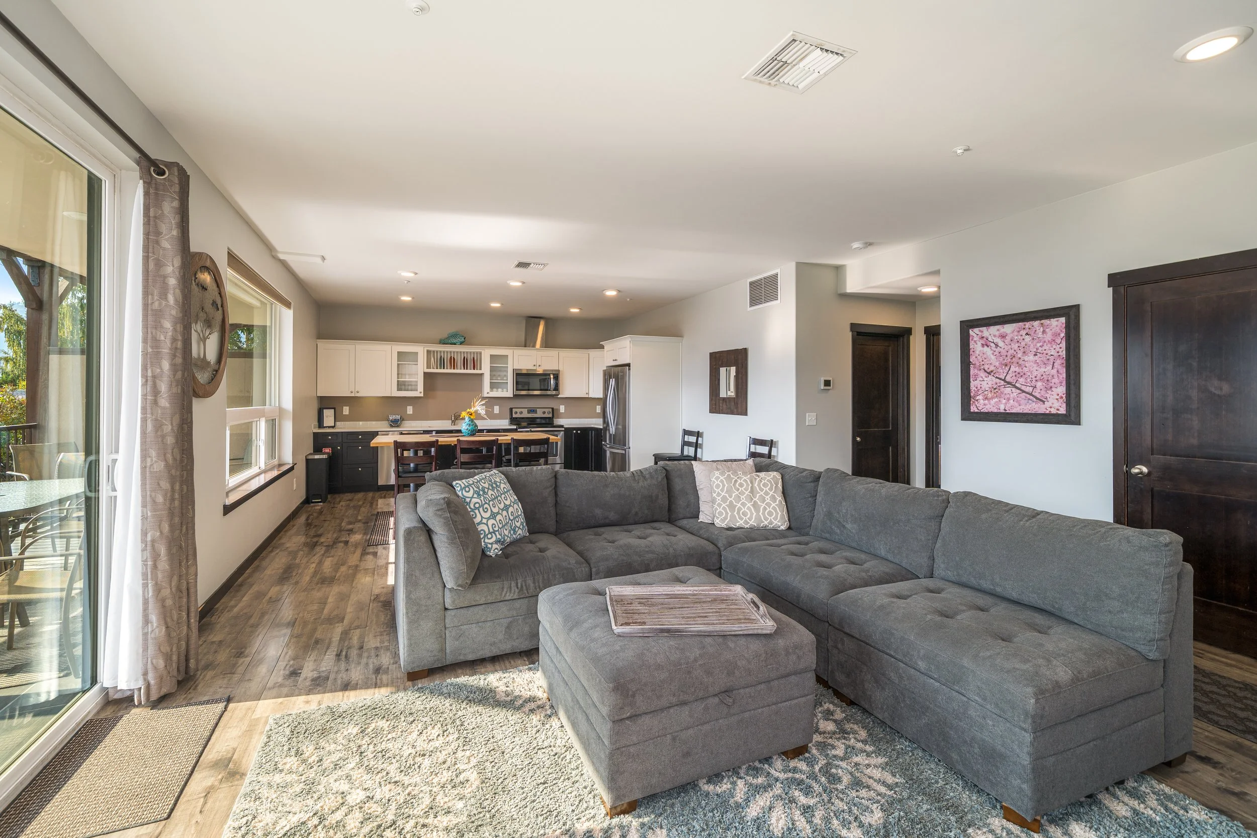 Golden and Honeycrisp living room 2025.jpg