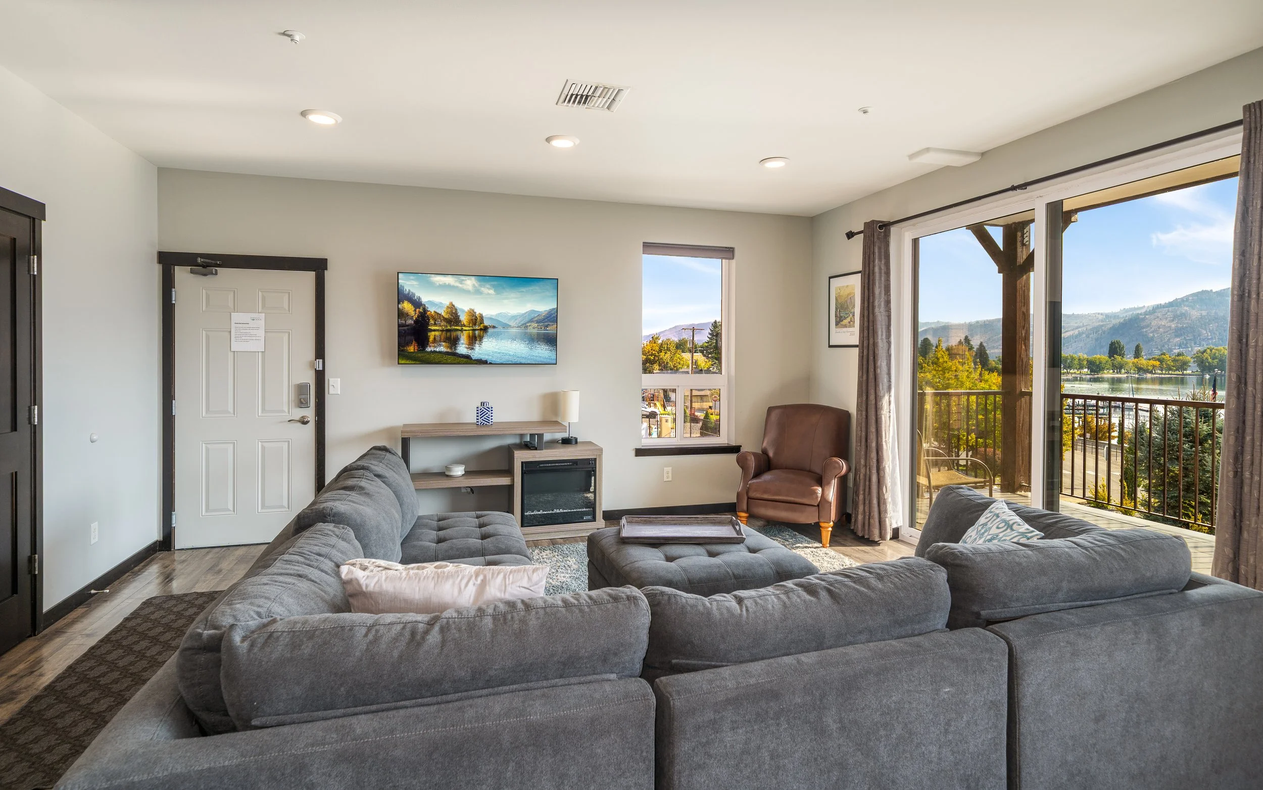 Golden living 2025.jpg