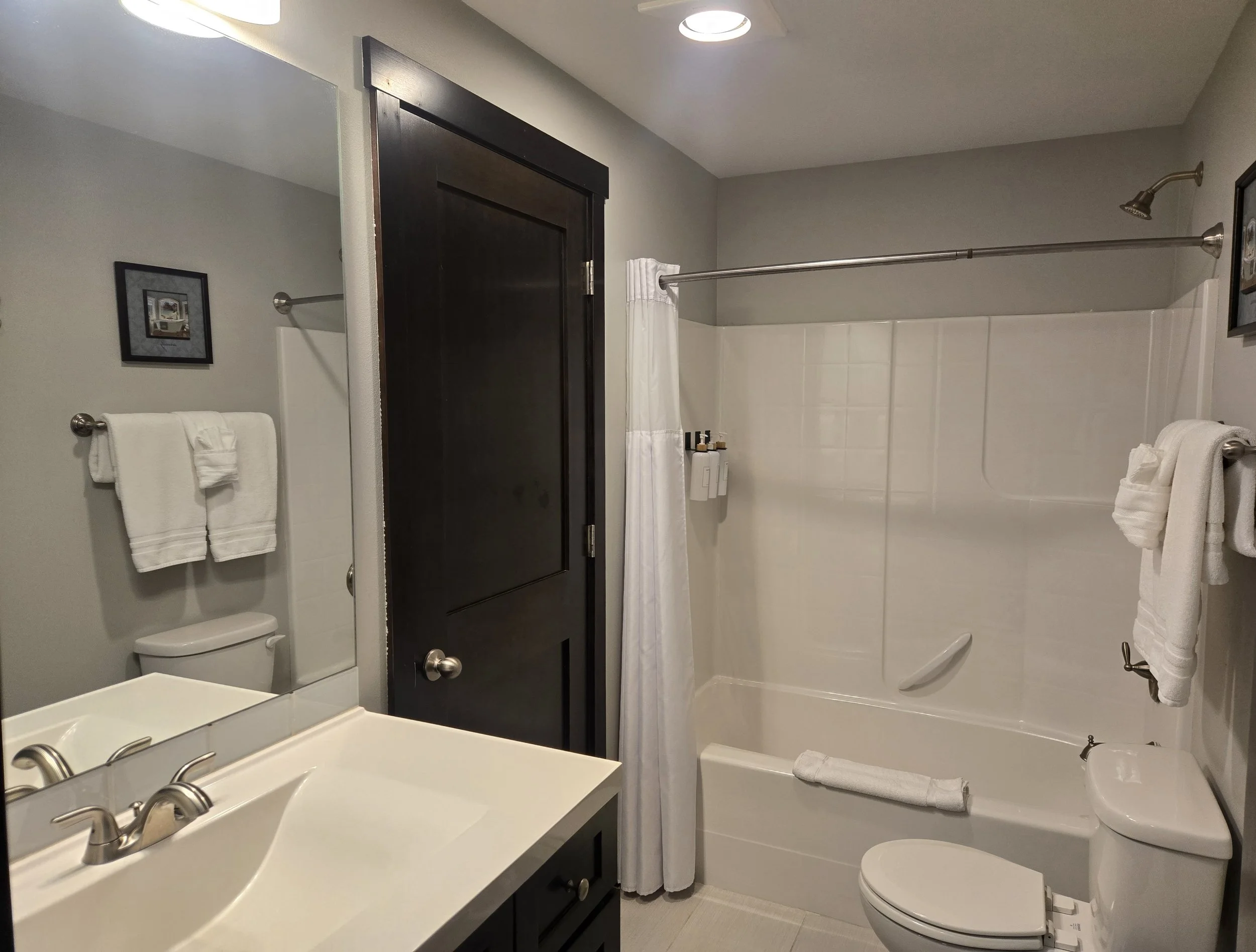 Honeycrisp hall bath.jpg