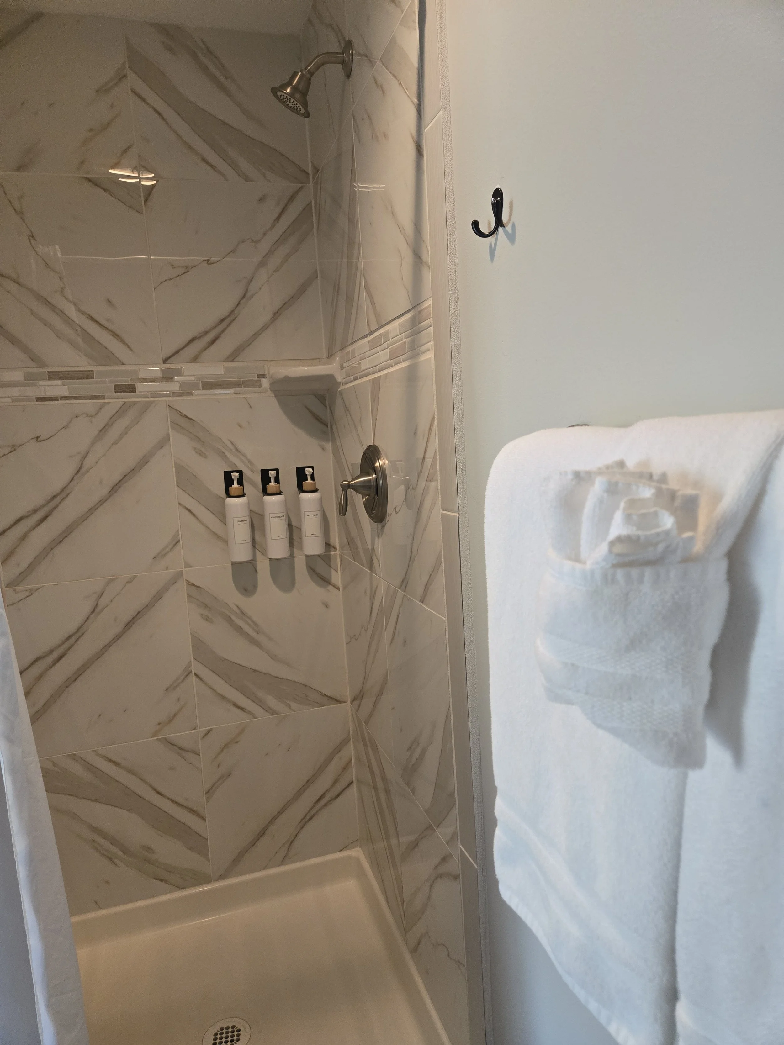 Honeycrisp shower shampoo condisioner body wash.jpg