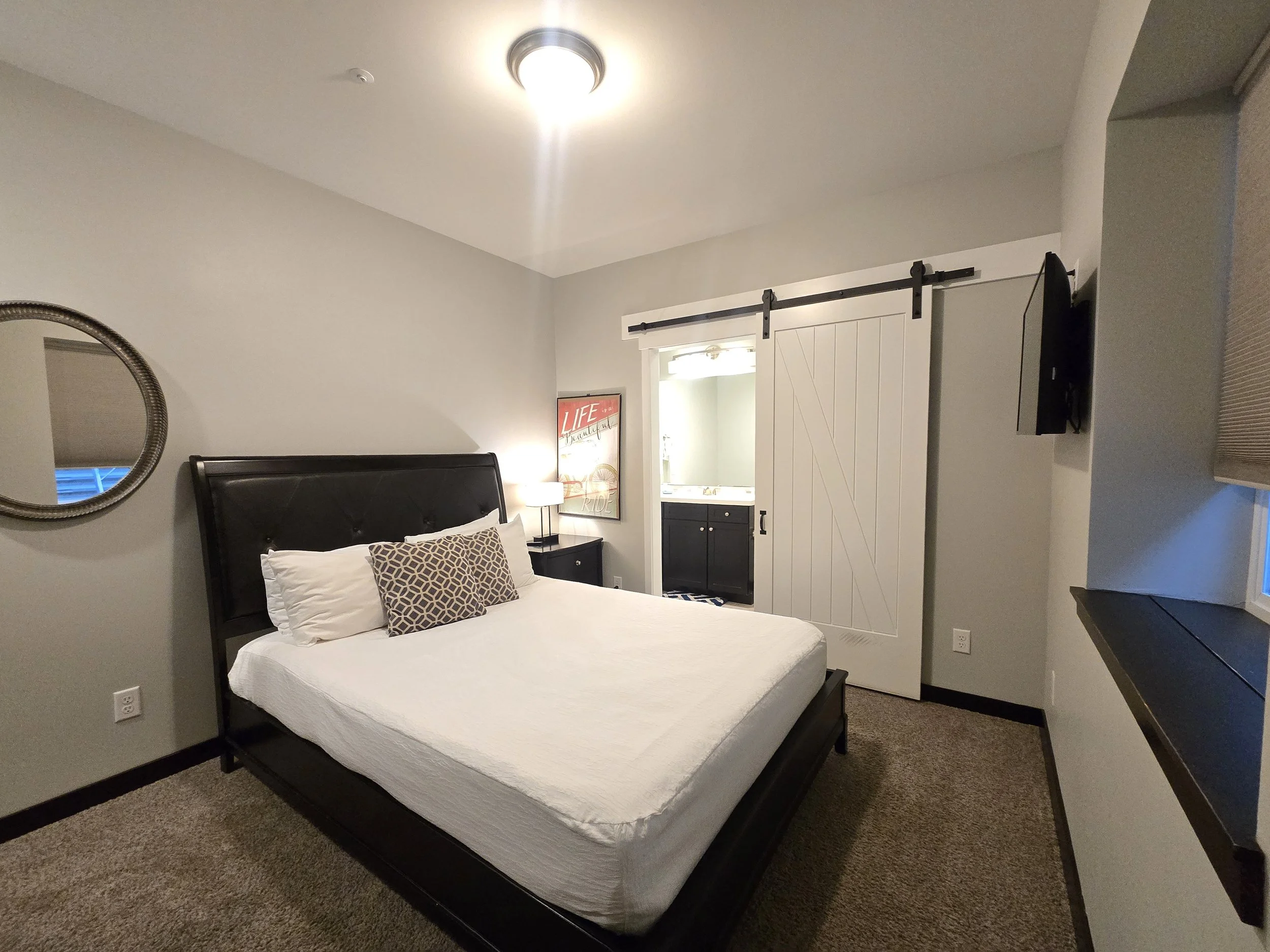 Spaside Master bedroom 2.jpg