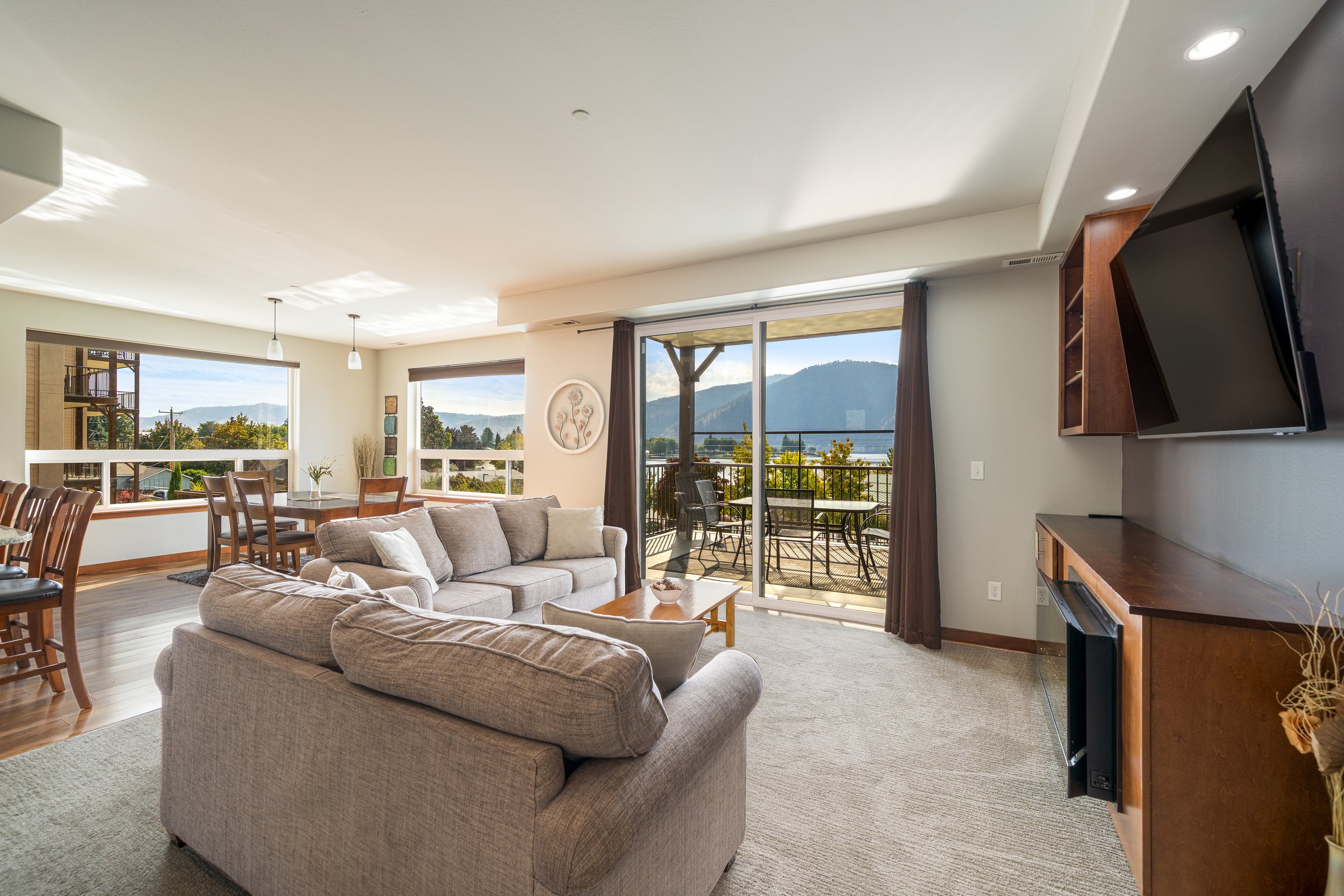 Manson bay living room 2 2025.jpg