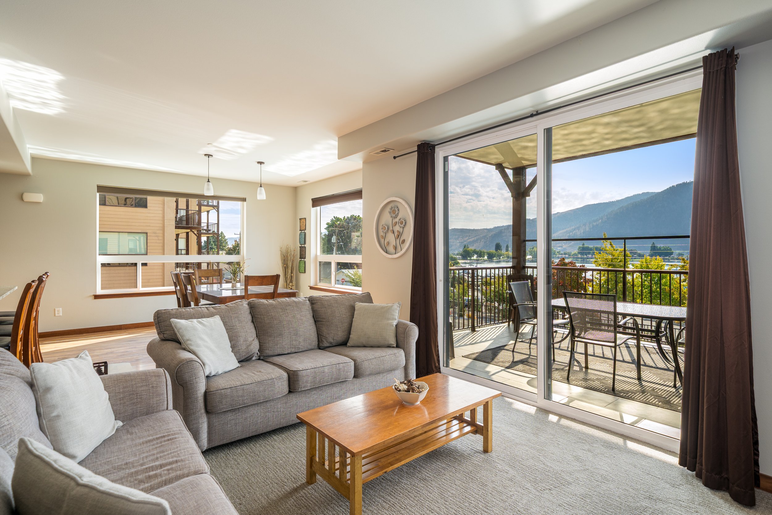 Manson Bay living to dining 2025.jpg