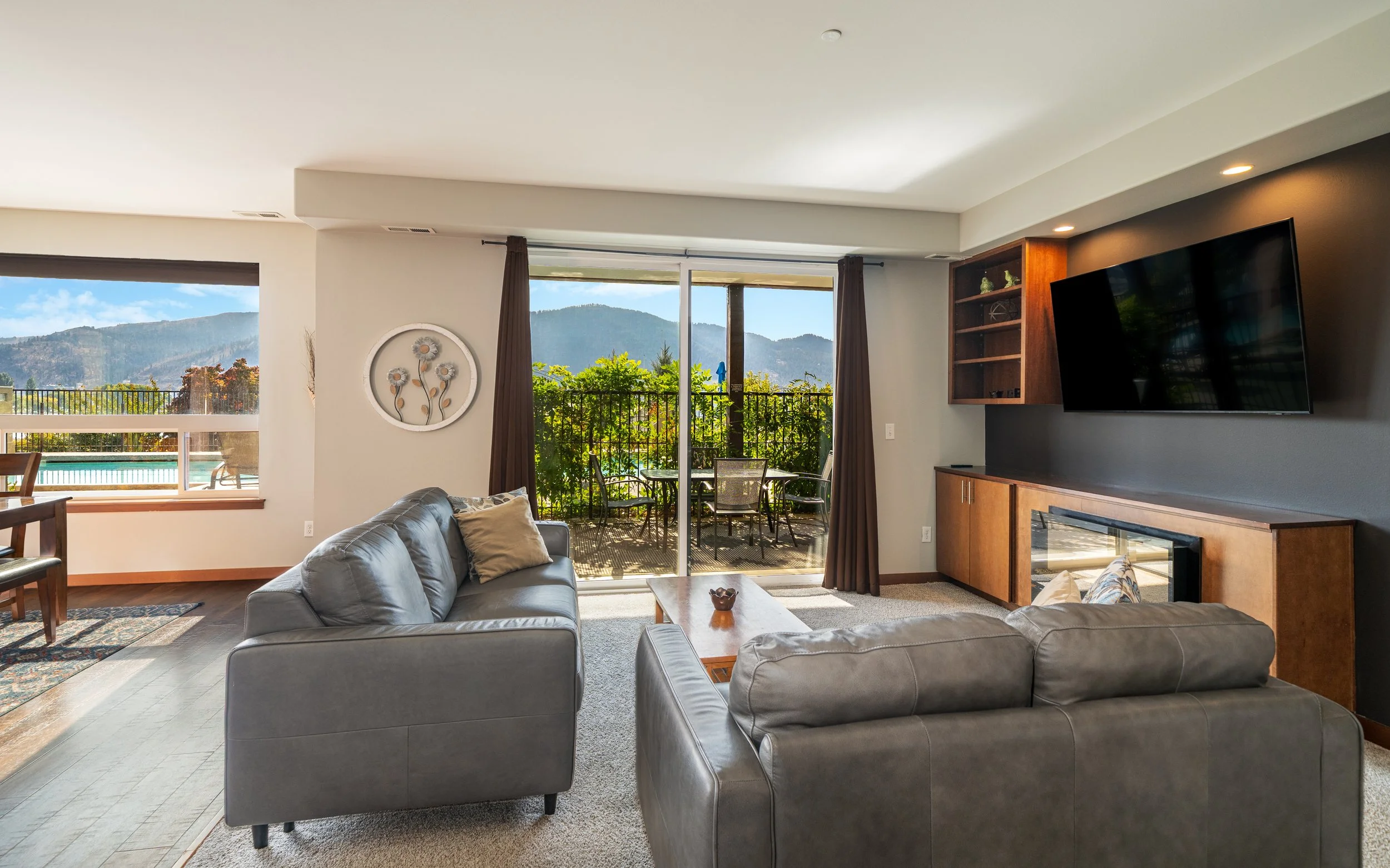 Poolside living 2 2n25.jpg