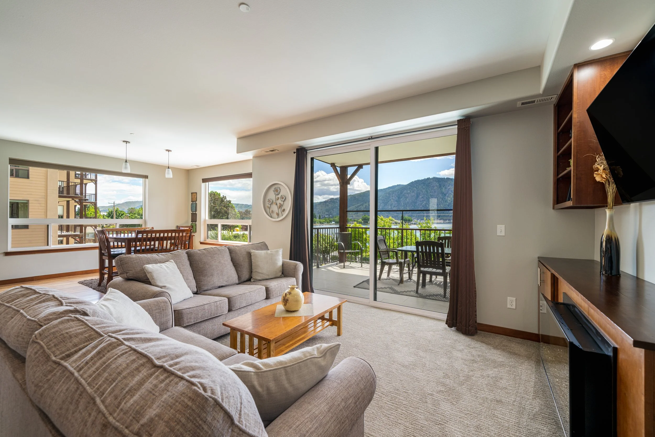 MEVR2024 Bld 2 living room 2.jpg