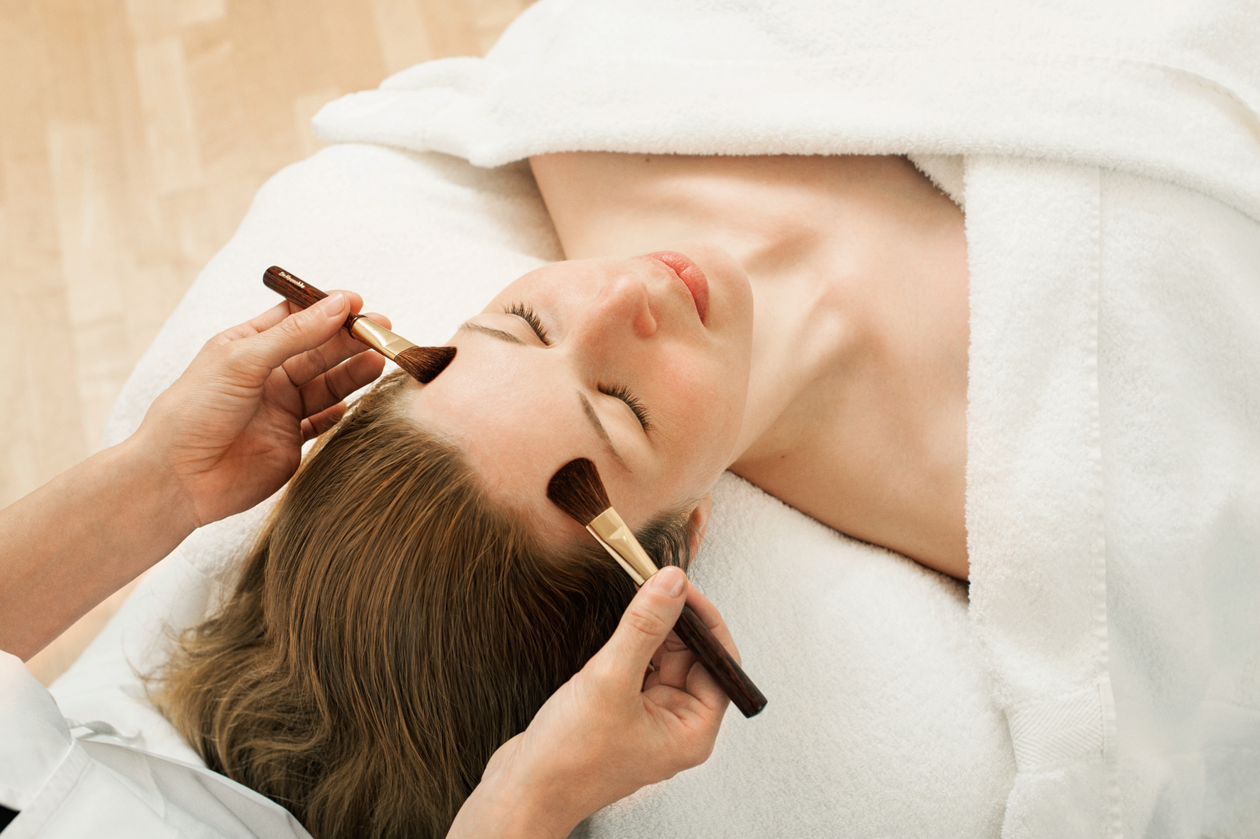 Lymphatic-stimulation-with-brushes_Press.jpg
