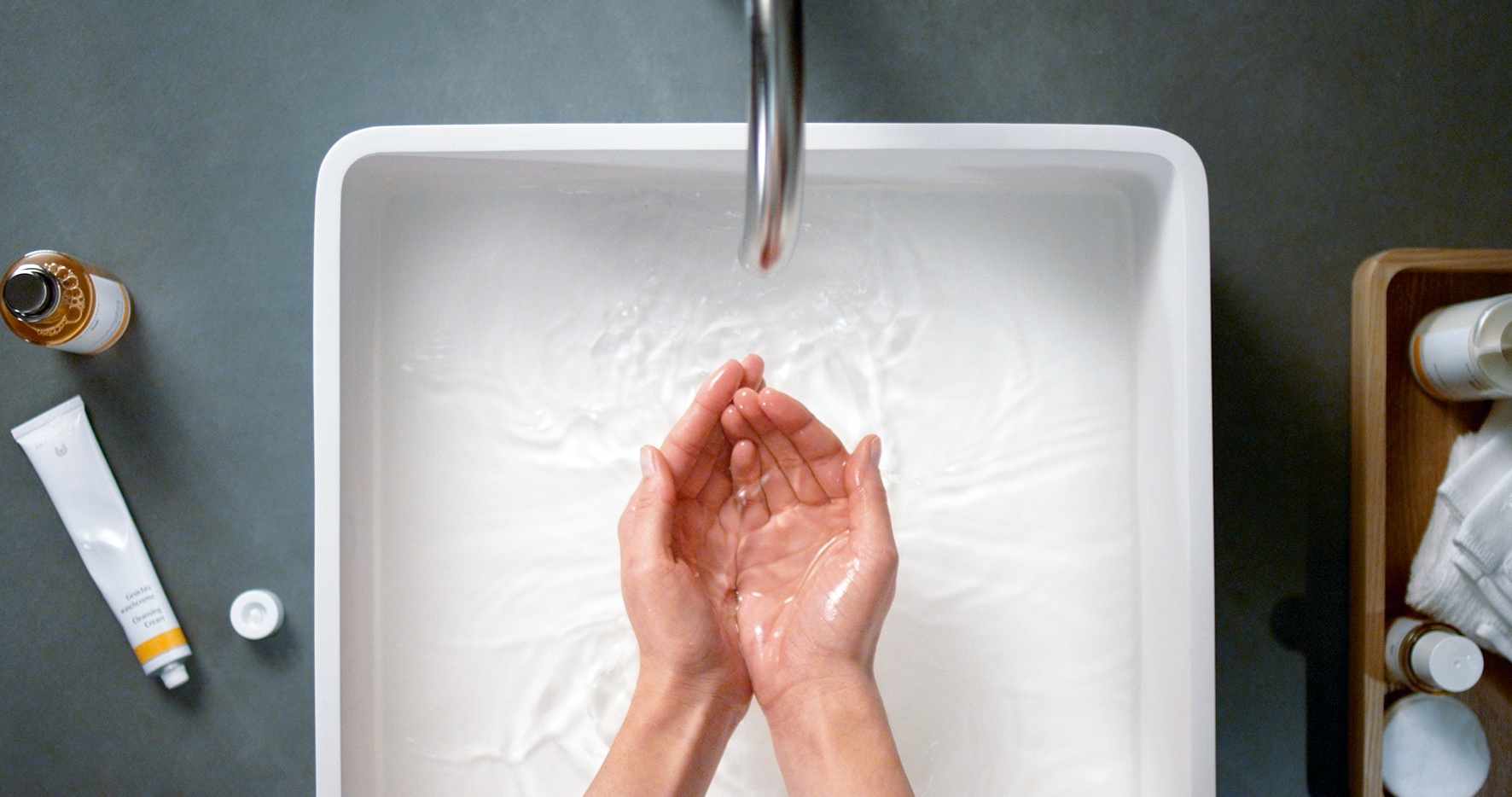 Application Cleansing Cream_Press_001.jpg