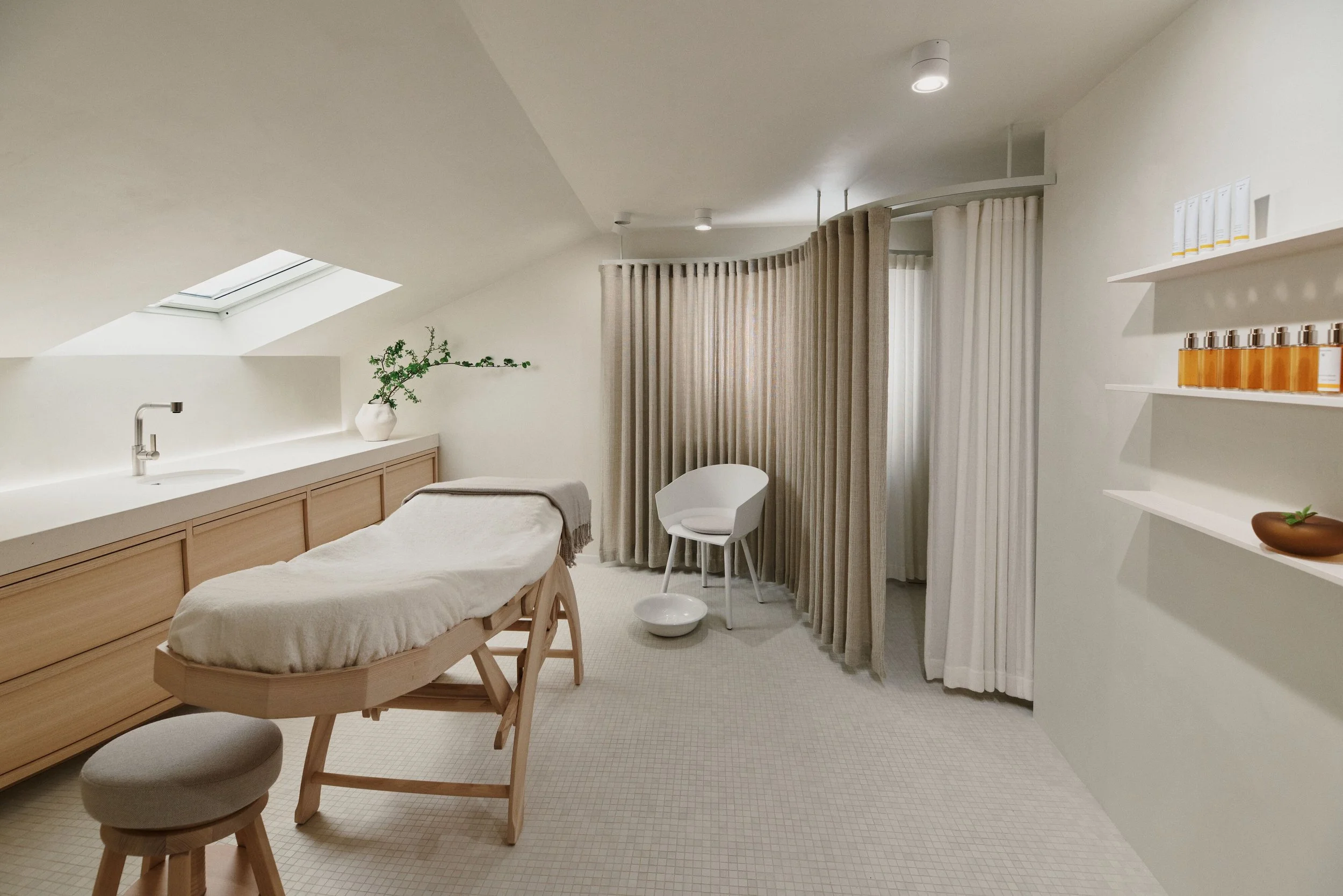 DrHauschka Cosmetics Parlour 2025 - DSC3641-1_dic_master.jpg