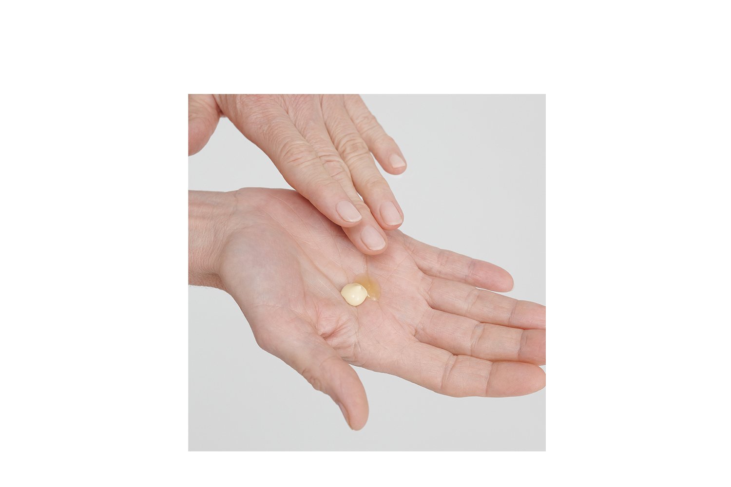 DH SS Regenerating Intensive Day Cream and Oil Serum application.jpg