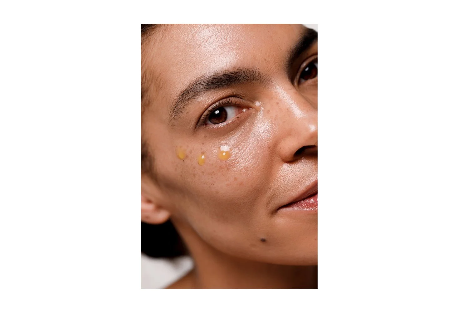 Regenerating Intensive Eye Serum model .jpg