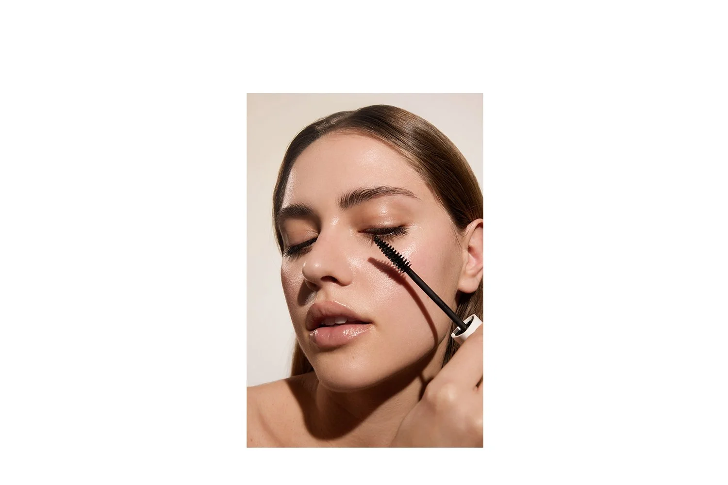 Long Lasting Mascara 02 brown model 2.jpg