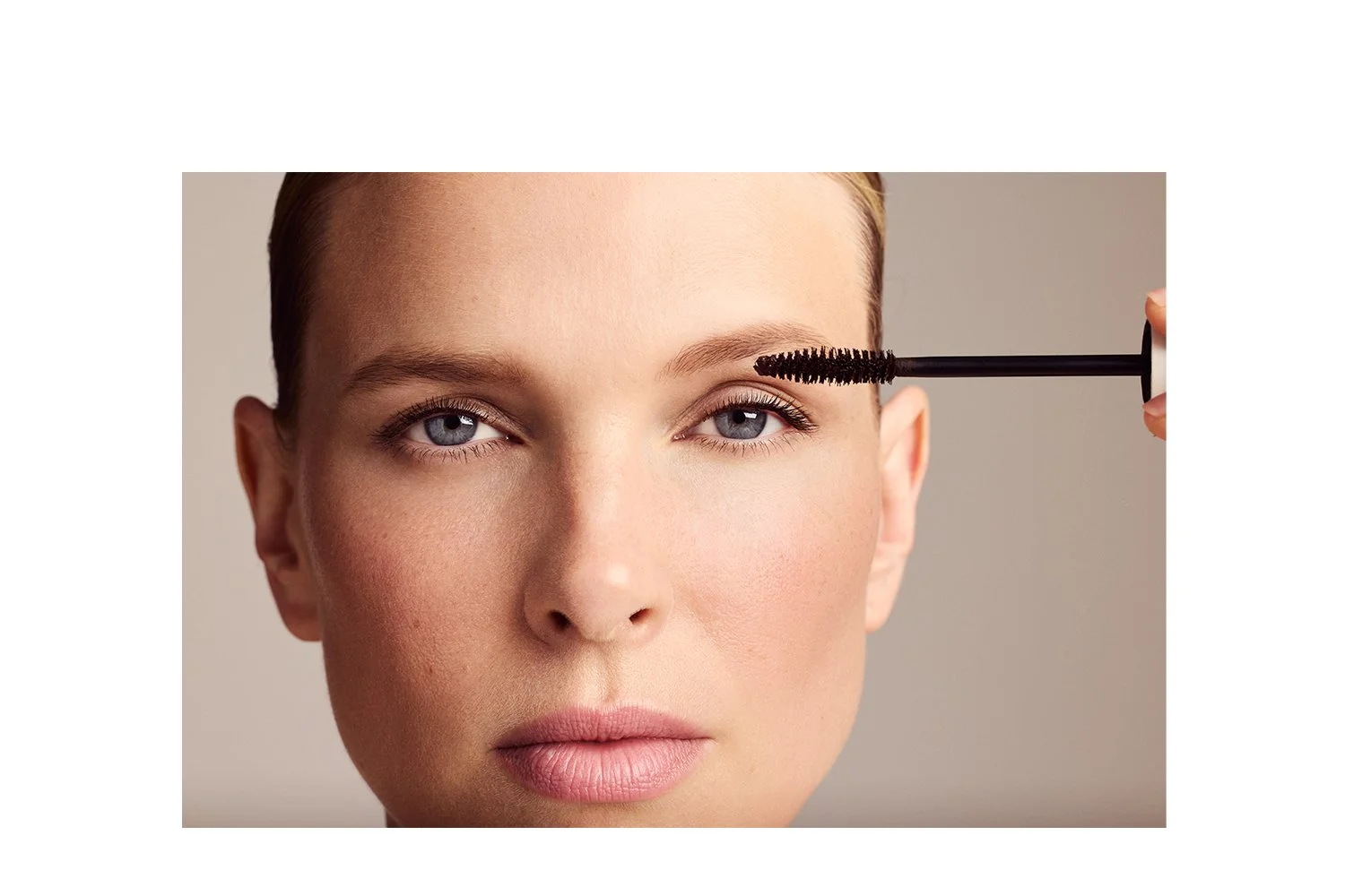 Long Lasting Mascara 02 brown model.jpg